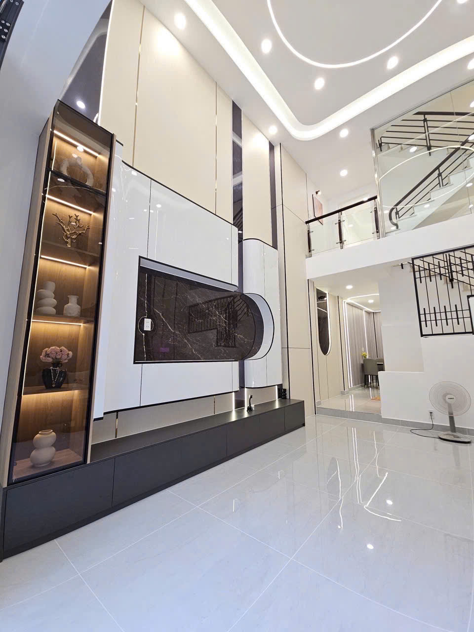 Nhà đẹp sang trọng 4.6x13m Âu Dương Lân P2Q8 P.Chánh Hưng