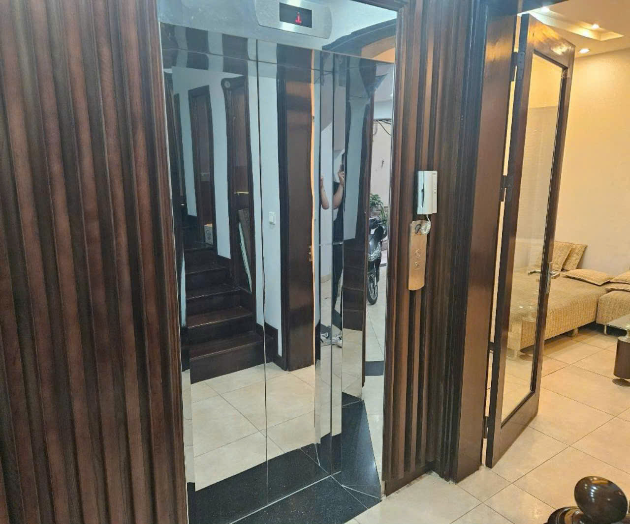 Bán nhà phố Nguyên Hồng, lô góc ô tô tránh, 7 tầng thang máy, ngoài 50 tỷ