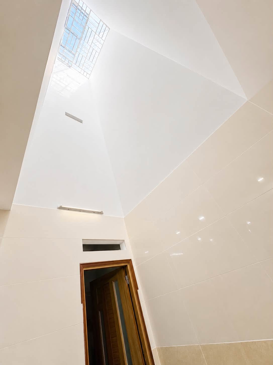 HÀNG THƠM  TÂN PHÚ - HẺM 8M - 68M² - 4 TẦNG - 5PN - FULL NỘI THẤT - CHỈ 8.X TỶ-3