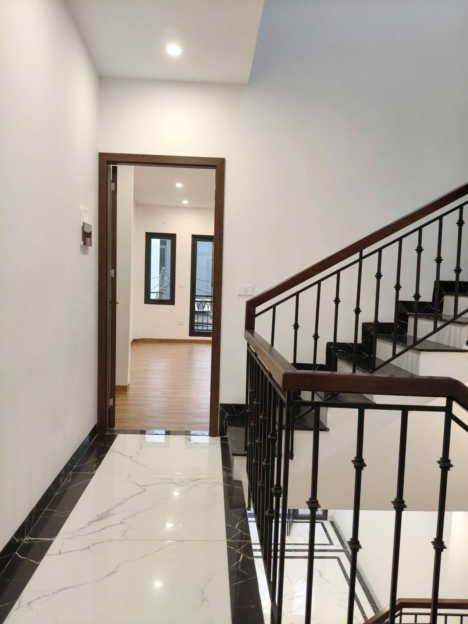 Chủ nhờ bán nhà 3T, 74m2,  mt4.7m, 3N, ô tô, thang máy, Nguyên Khê, Đông Anh, 7.0 tỷ.