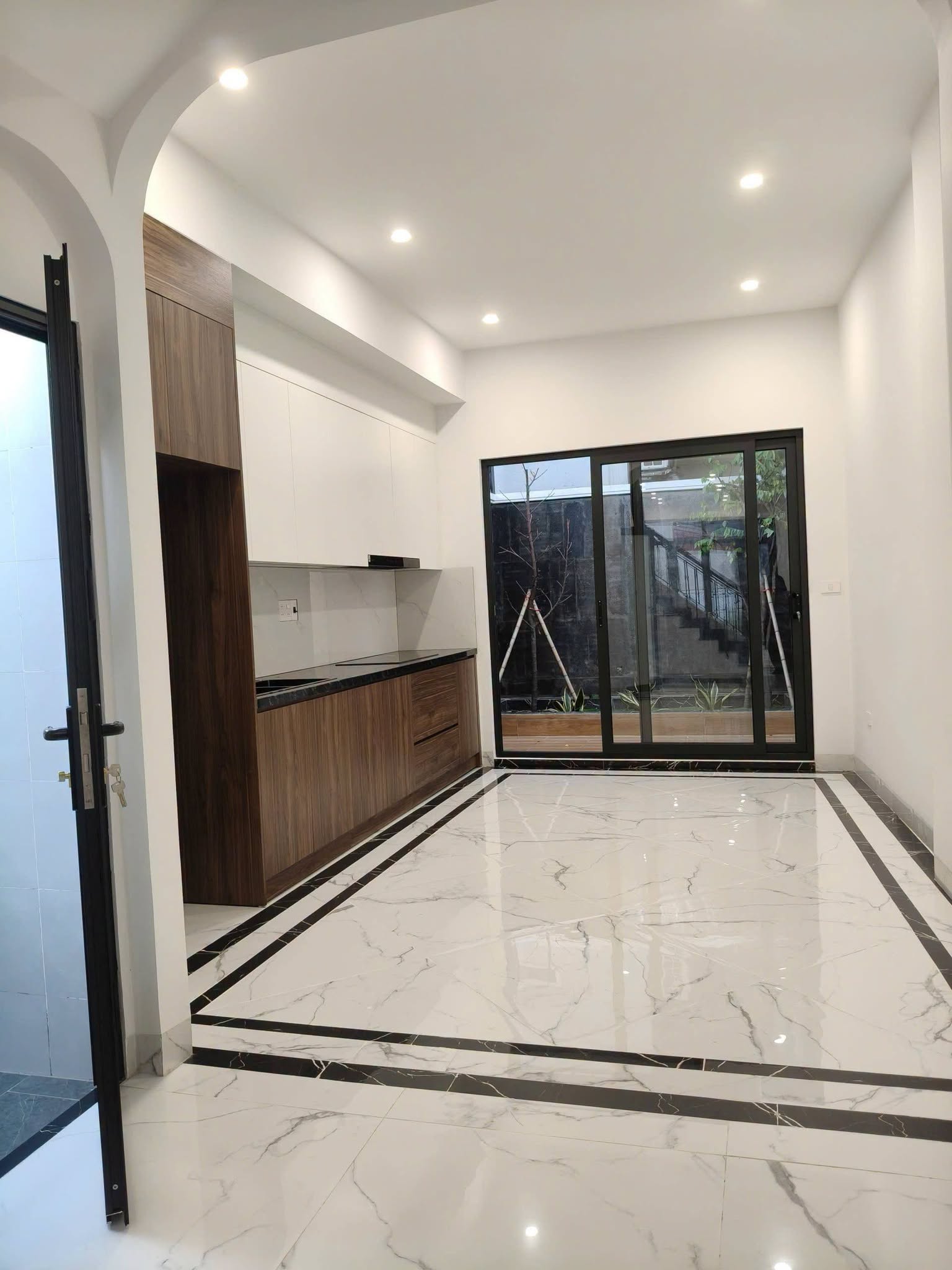 Chủ nhờ bán nhà 3T, 74m2,  mt4.7m, 3N, ô tô, thang máy, Nguyên Khê, Đông Anh, 7.0 tỷ.