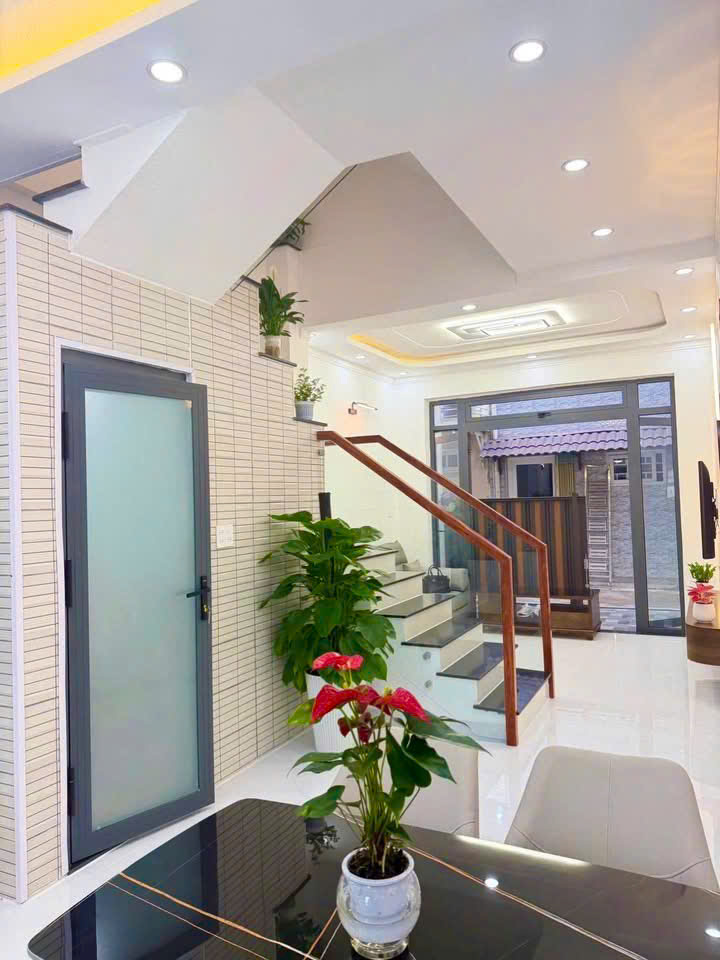 NHÀ MỚI ĐƯỜNG YERSIN – PHƯỜNG LÂM VIÊN (PHƯỜNG 9 CŨ) – CÁCH HỒ XUÂN HƯƠNG CHỈ VÀI PHÚT