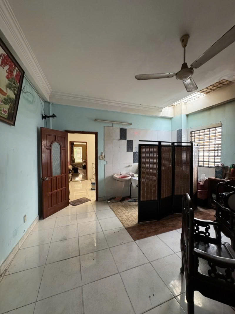 Bán nhà Hẻm 8m Lạc Long Quân - gần Hòa Bình, 108m2, 5x22m, 4 Tầng, Sổ A4, chỉ 15,5 Tỷ
