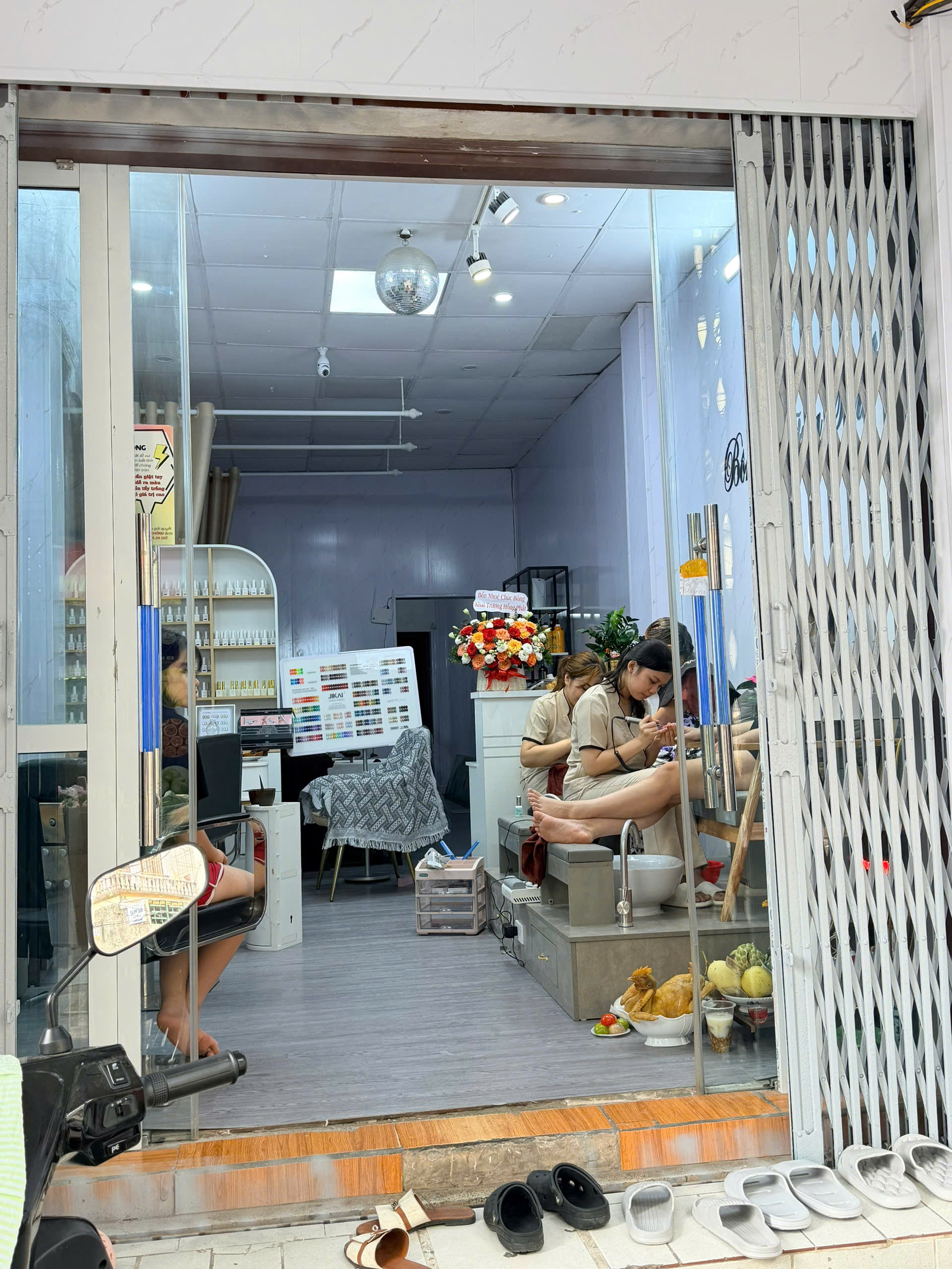 SANG NHƯỢNG / THANH LÝ CỬA HÀNG Nhà 3 tầng, mới sửa hoàn toàn, sạch đẹp Địa chỉ: 66 Nguyễn Chính, Tân Mai, Hoàng Mai, Hà Nội