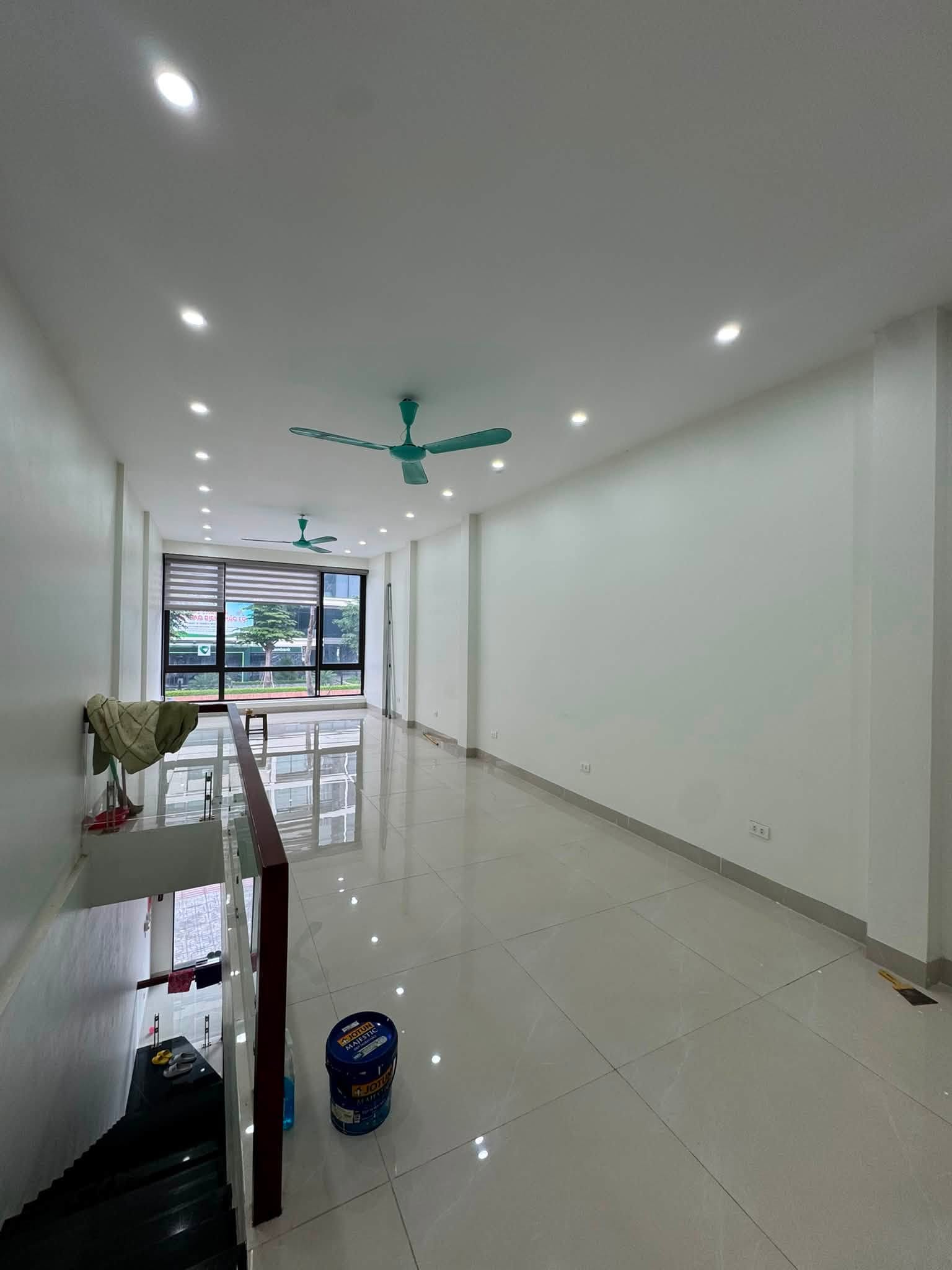 Cho thuê nhà Mặt phố Nguyễn Lam - kinh doanh đa ngành 40m2, 2 tầng, vỉa hè ô tô tránh chỉ 16tr/th