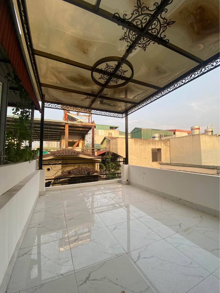 BÀN NHÀ PHỐ HOÀNG HOA THÁM ,GẦN HỒ TÂY LỘNG GIÓ .-4