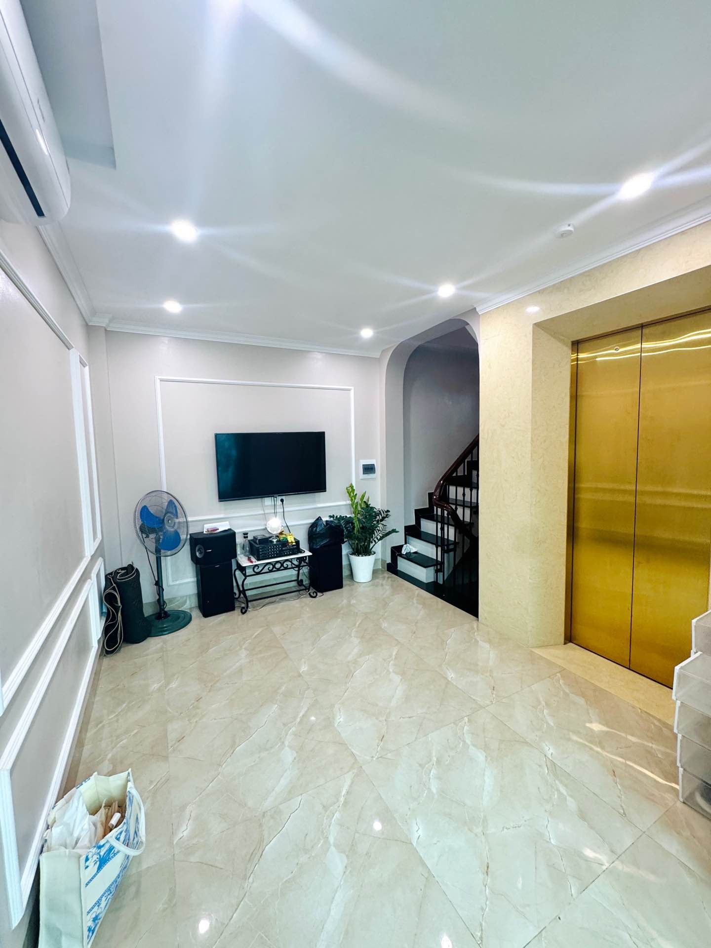 Bán nhà Thái Hà trung tâm Đống Đa, ô tô qua, thang máy, ở ngay