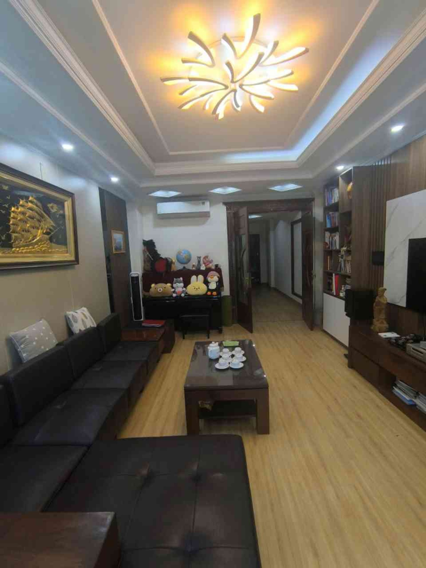 Bán nhà Đội Cấn nhỉnh 15 tỷ, 65m², ô tô, thang máy, ở ngay