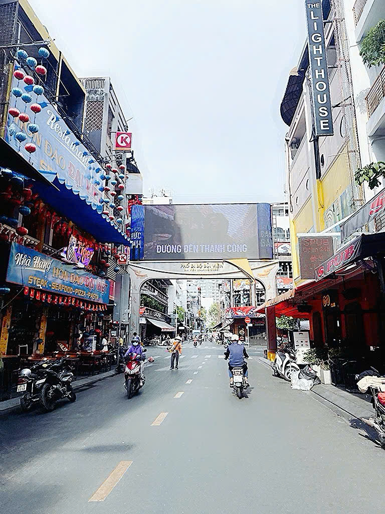 HIẾM NGANG LỚN 7,5M*18M - CHÍNH CHỦ BÁN NHÀ 2 TẦNG - CĂN GÓC 2 MẶT TIỀN PHỐ TÂY BÙI VIỆN, QUẬN 1 * Liên hệ GIANG GIANG: 093.86.76.685-1