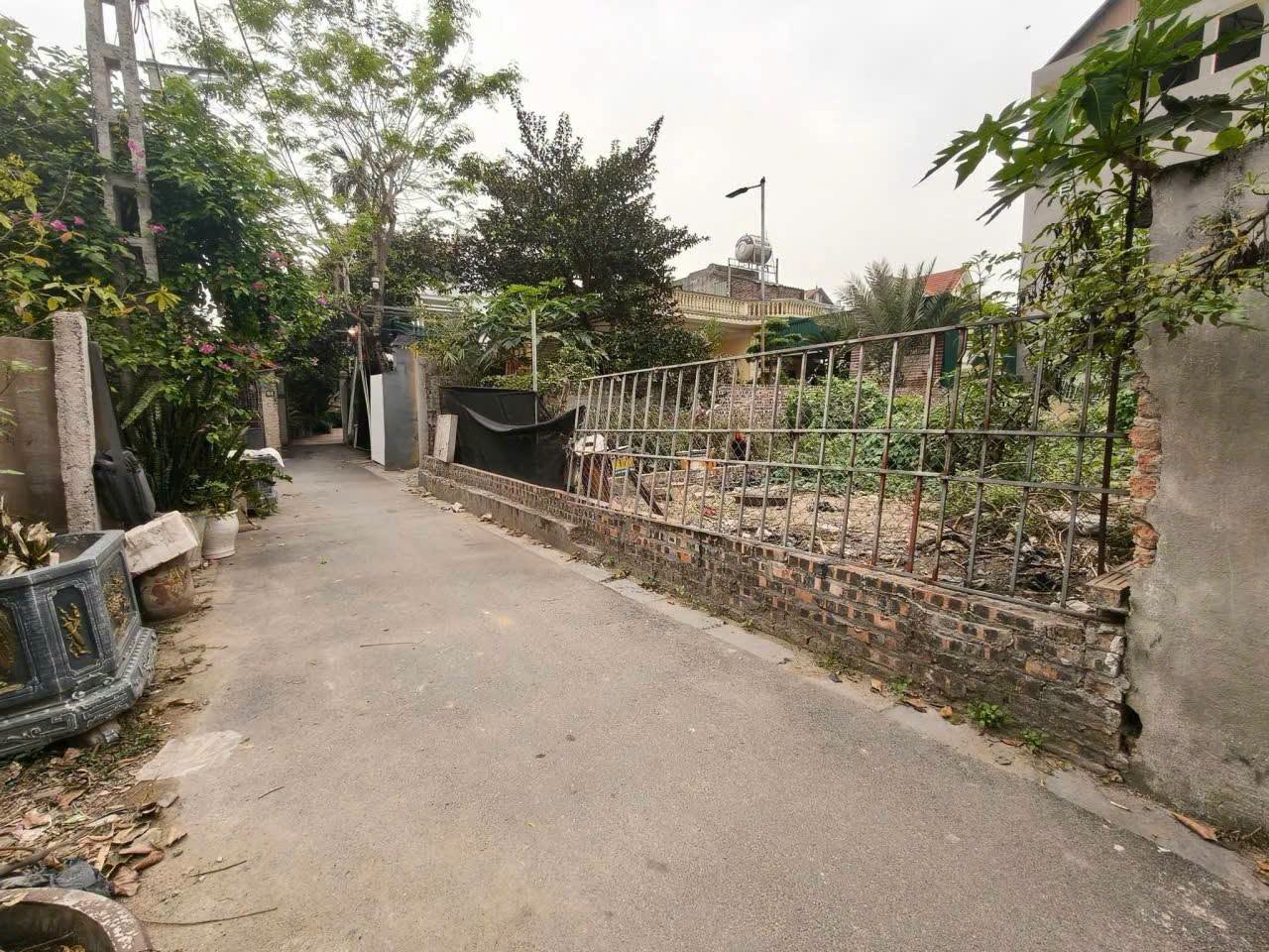 Lõi Vin Bắc Hồng.
Dành cho ai thích thửa to mà rẻ, Bắc Hồng, 180m2, mt9m, 8.4 tỷ, full thổ, xe con, Đông Anh.-2