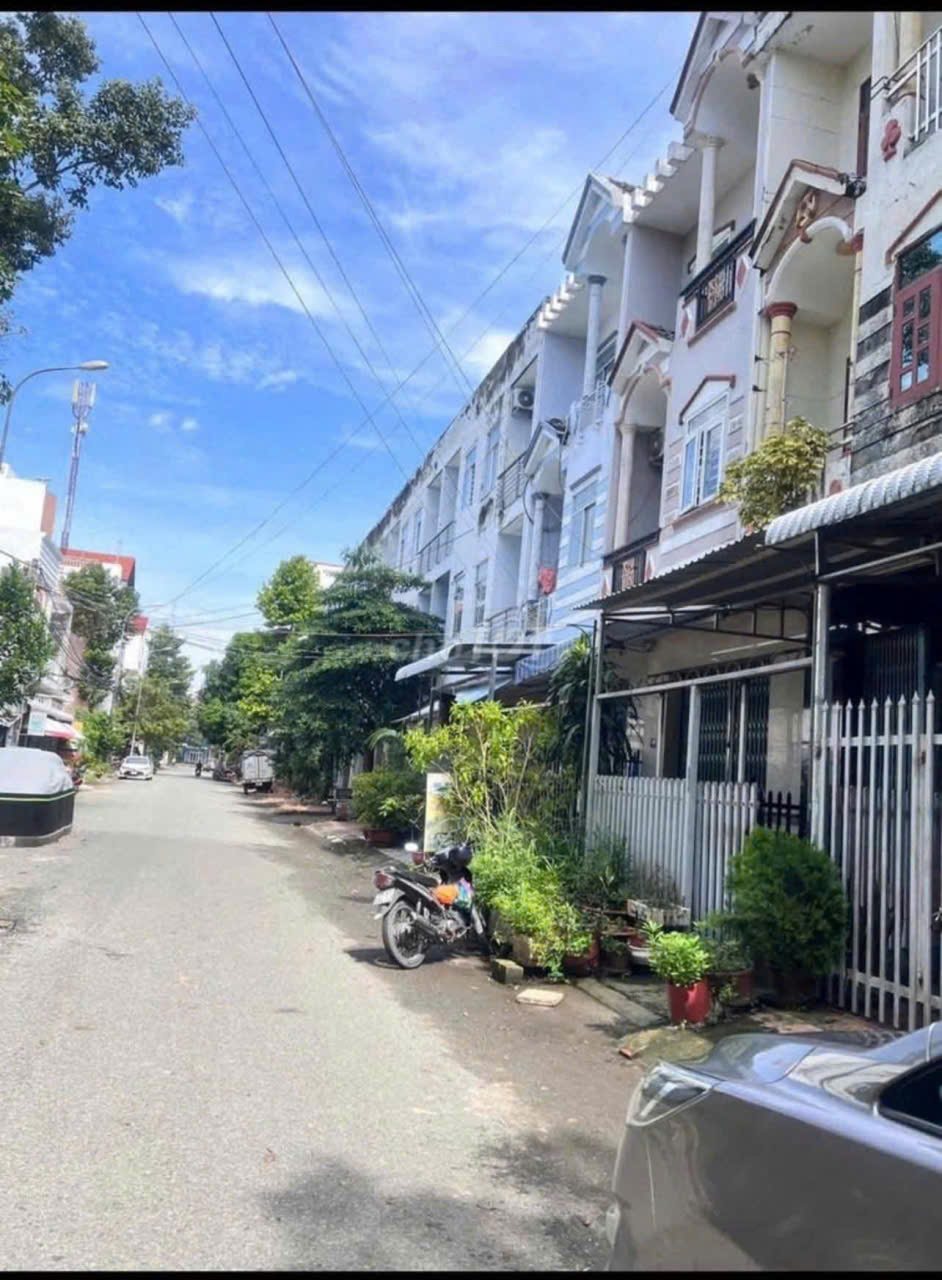 33. Nhà 1 trệt 2 lầu KDC Long Thịnh – Full nội thất