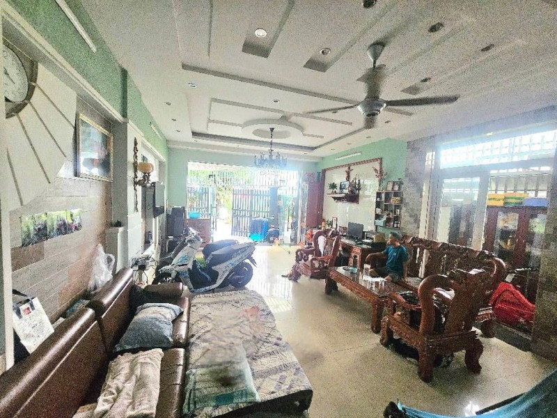 Bán nhà mặt phố đường Số 4C, Linh Xuân, Thủ Đức, TP HCM. DT 120 m2, 4 tầng, Giá 9.25  tỷ, sổ hồng riêng.
