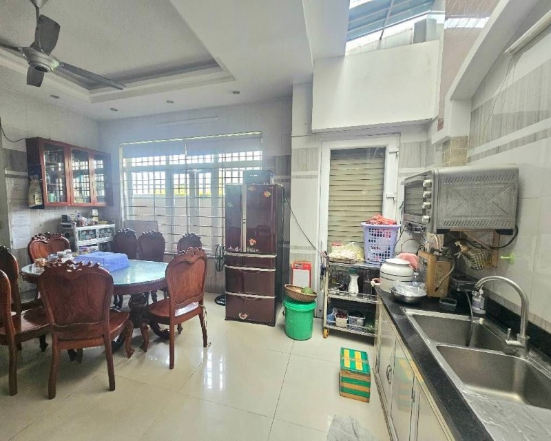 Bán nhà mặt phố đường Số 4C, Linh Xuân, Thủ Đức, TP HCM. DT 120 m2, 4 tầng, Giá 9.25  tỷ, sổ hồng riêng.