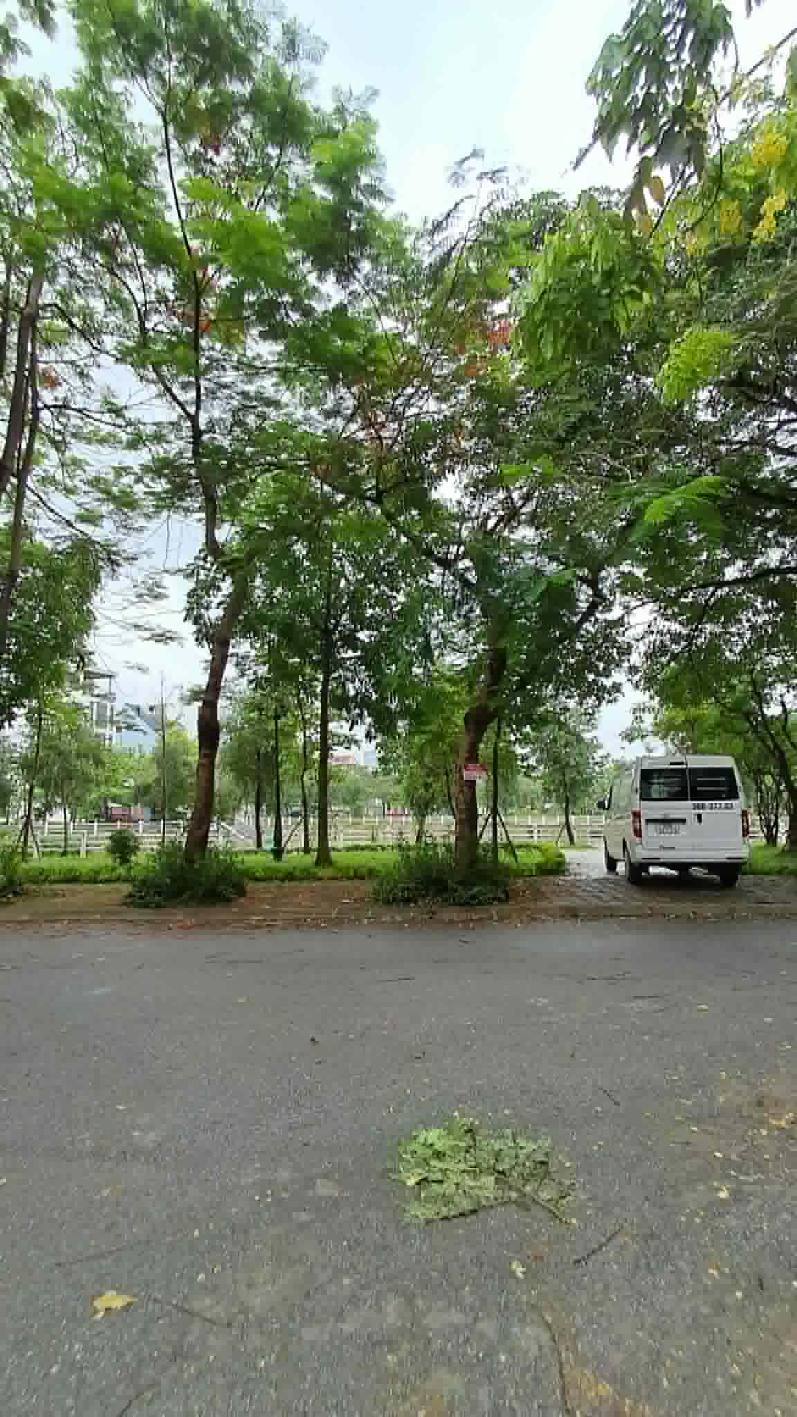 BÁN ĐẤT VIỆT HƯNG 90M2- MT 6M- VỈA HÈ, Ô TÔ TRÁNH, SÁT CÔNG VIÊN- 21.x Tỷ