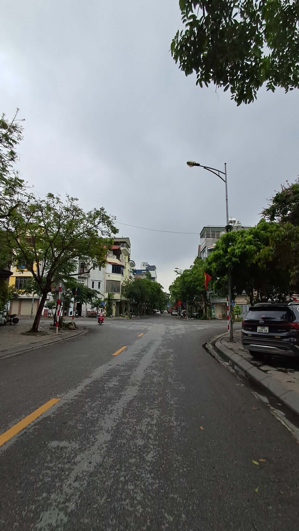 BÁN ĐẤT VIỆT HƯNG 90M2- MT 6M- VỈA HÈ, Ô TÔ TRÁNH, SÁT CÔNG VIÊN- 21.x Tỷ-1