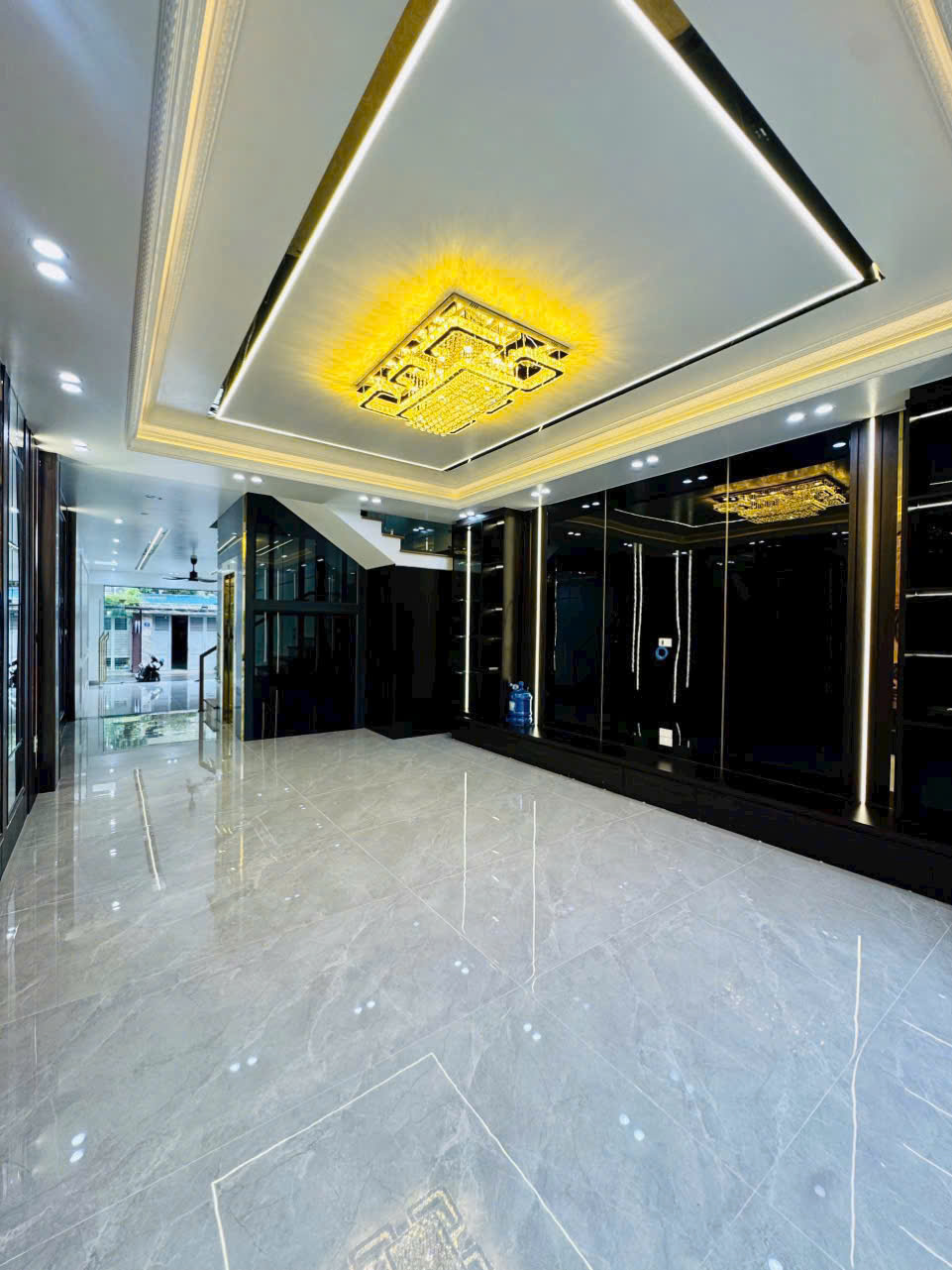 Nhà mặt đường Dân Lập - Xây mới 4 tầng, thang máy, sân vườn cực đẹp.