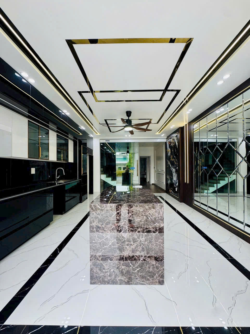 Nhà mặt đường Dân Lập - Xây mới 4 tầng, thang máy, sân vườn cực đẹp.