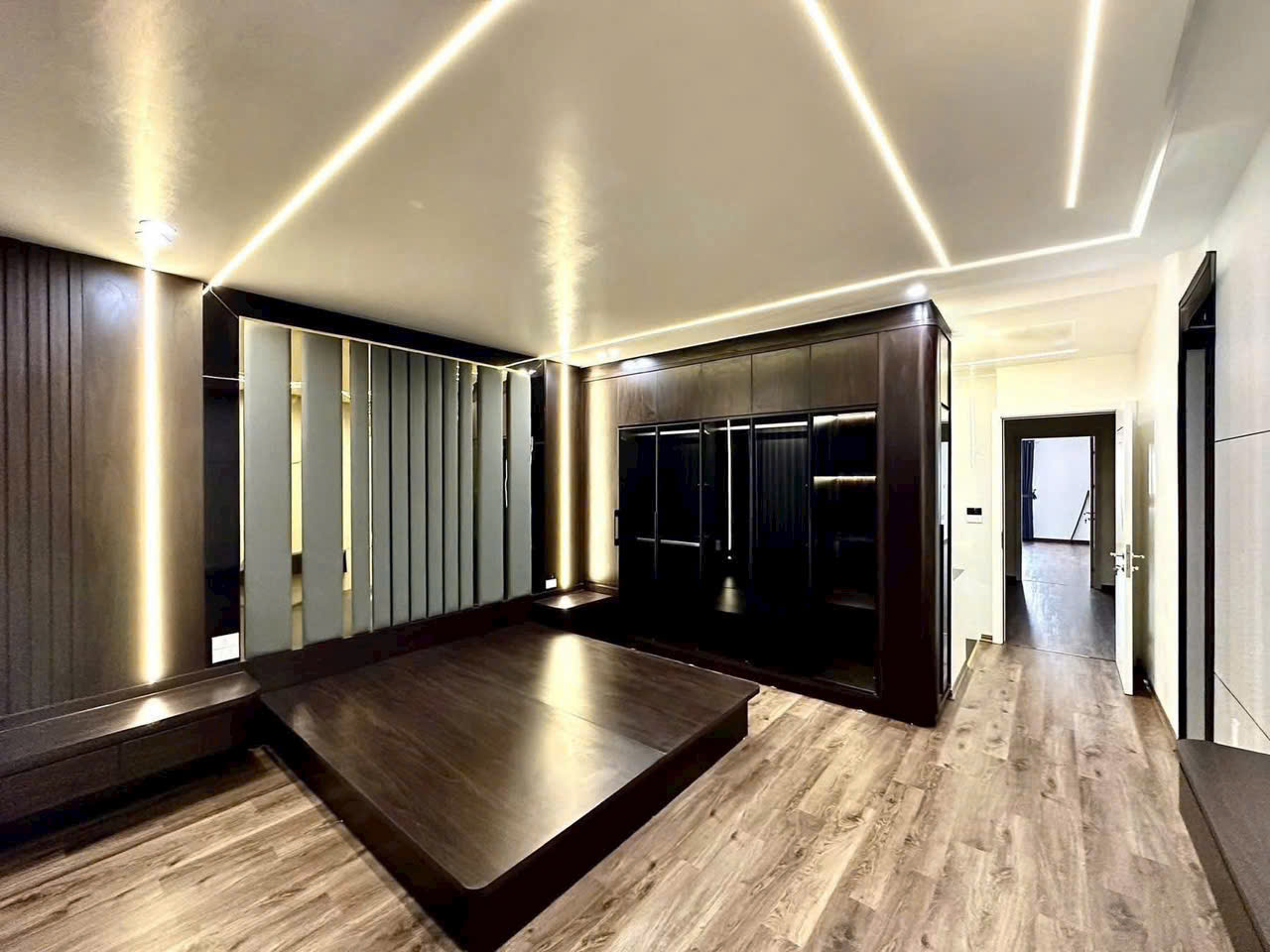 Nhà mặt đường Dân Lập - Xây mới 4 tầng, thang máy, sân vườn cực đẹp.-3