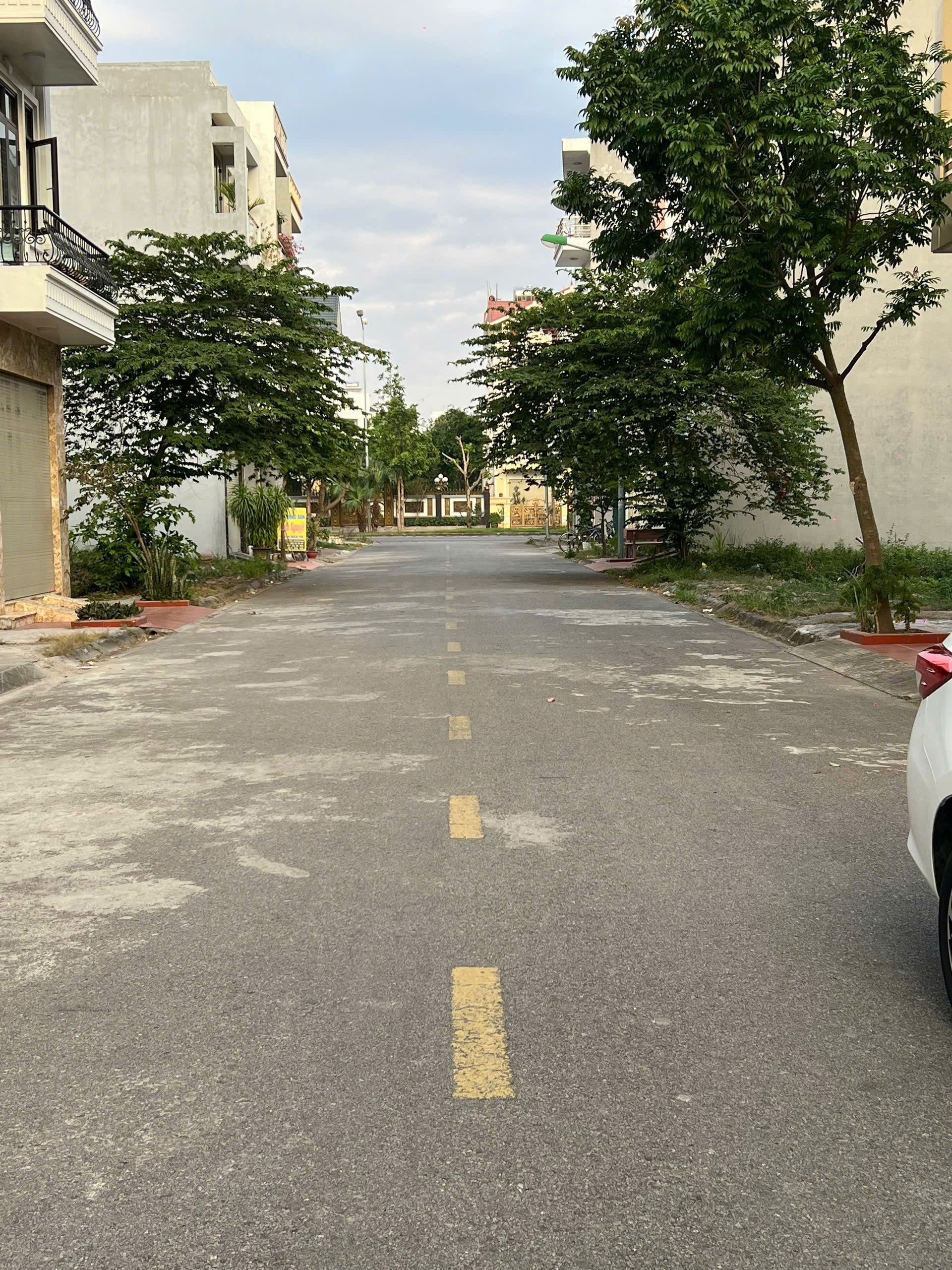 Bán đấtTây Nam Cường cạnh Hoàng Quốc Việt đường 13m giá 3.x tỷ