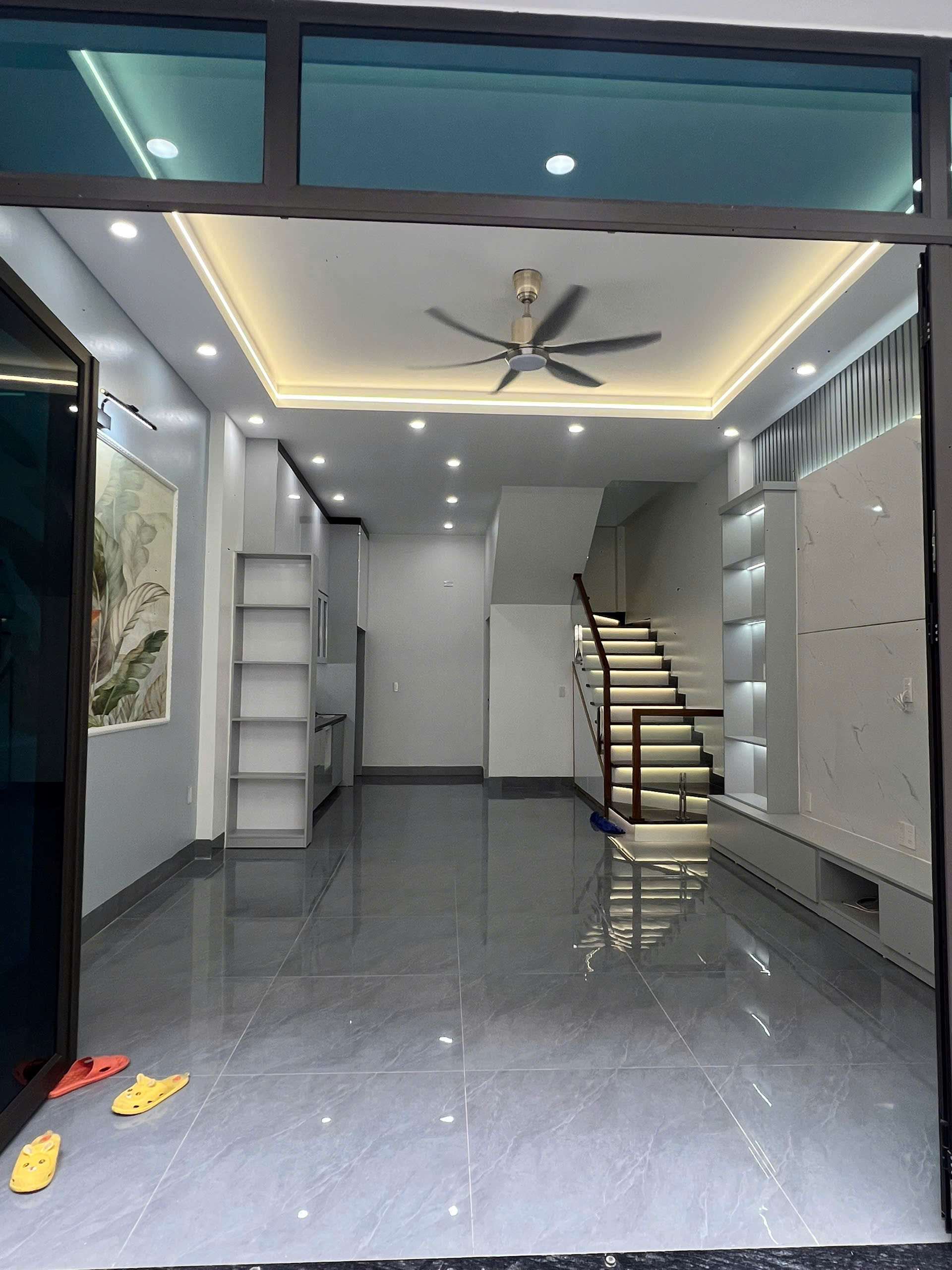 Nhà 3 tầng Lê Thanh Nghị 45m2 hướng Nam giá 2.x tỷ
