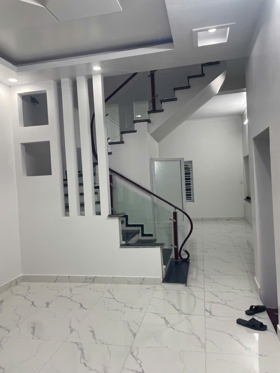 Chính chủ cần bán nhà tại ngõ 119 phố Trung Hành, xây 3 tầng gồm 3 ngủ, p thờ, khách, bếp, 2WC, sân phơi