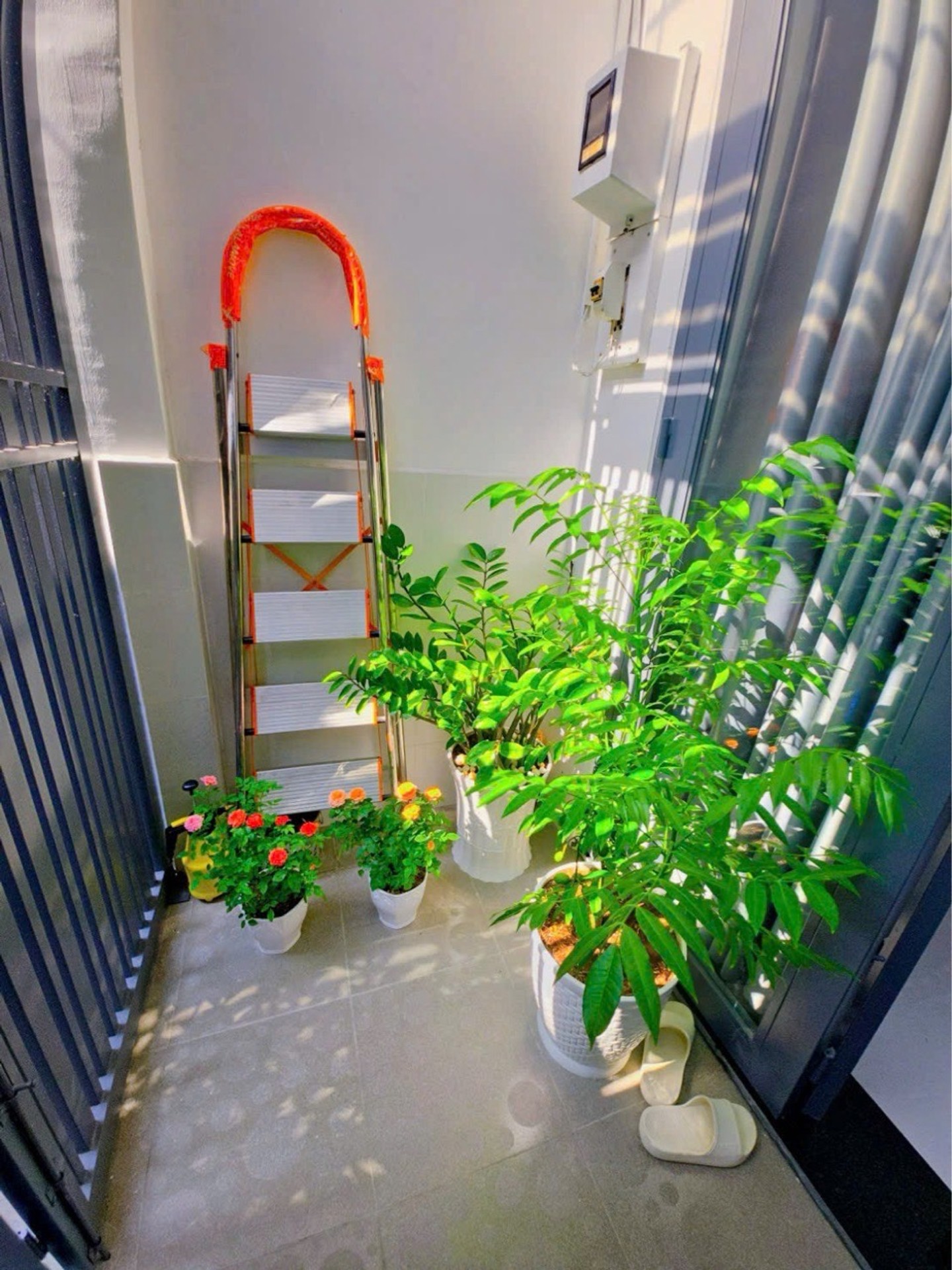 1 BƯỚC RA MẶT TIỀN,KHU VIP VƯỜN LÀI TÂN PHÚ, XE HƠI THOÁNG,NHÀ 3 TẦNG ,40M2, 3 PN. GIÁ CHỈ NHỈNH 6 TỶ XÍU XÍU