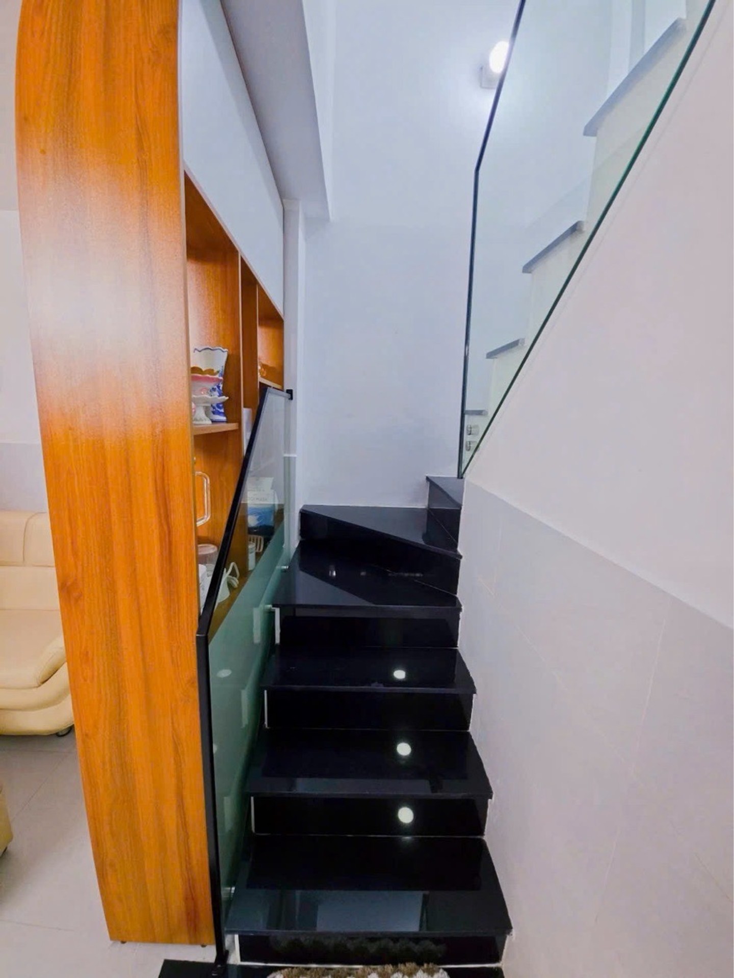 1 BƯỚC RA MẶT TIỀN,KHU VIP VƯỜN LÀI TÂN PHÚ, XE HƠI THOÁNG,NHÀ 3 TẦNG ,40M2, 3 PN. GIÁ CHỈ NHỈNH 6 TỶ XÍU XÍU-3