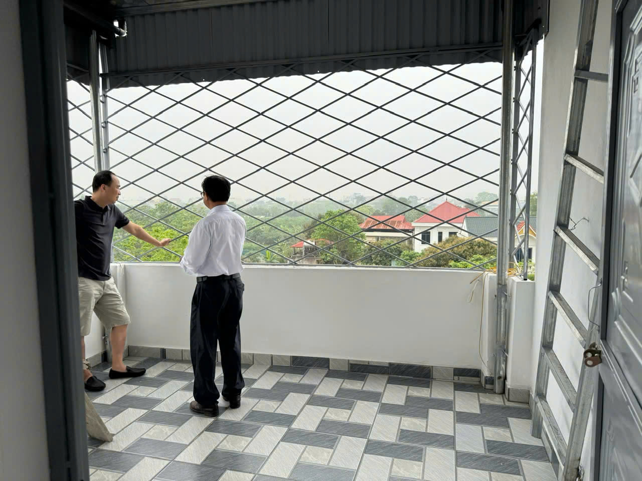 CHÍNH CHỦ BÁN NHÀ MỚI XÂY – LÔ GÓC 2 MẶT THOÁNG – Ô TÔ ĐỖ CỬA – KINH DOANH TỐT-3