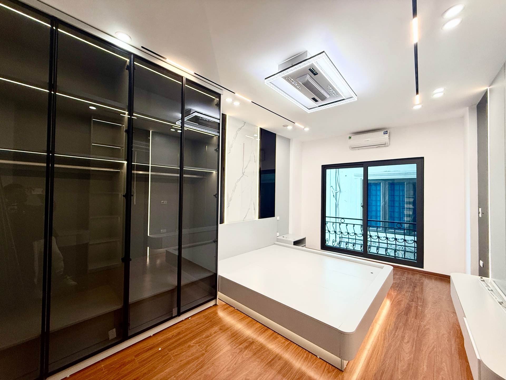 Bán nhà ngõ 295 Bạch Mai, nhà mới đẹp, gần phố, giá đầu 8 tỷ