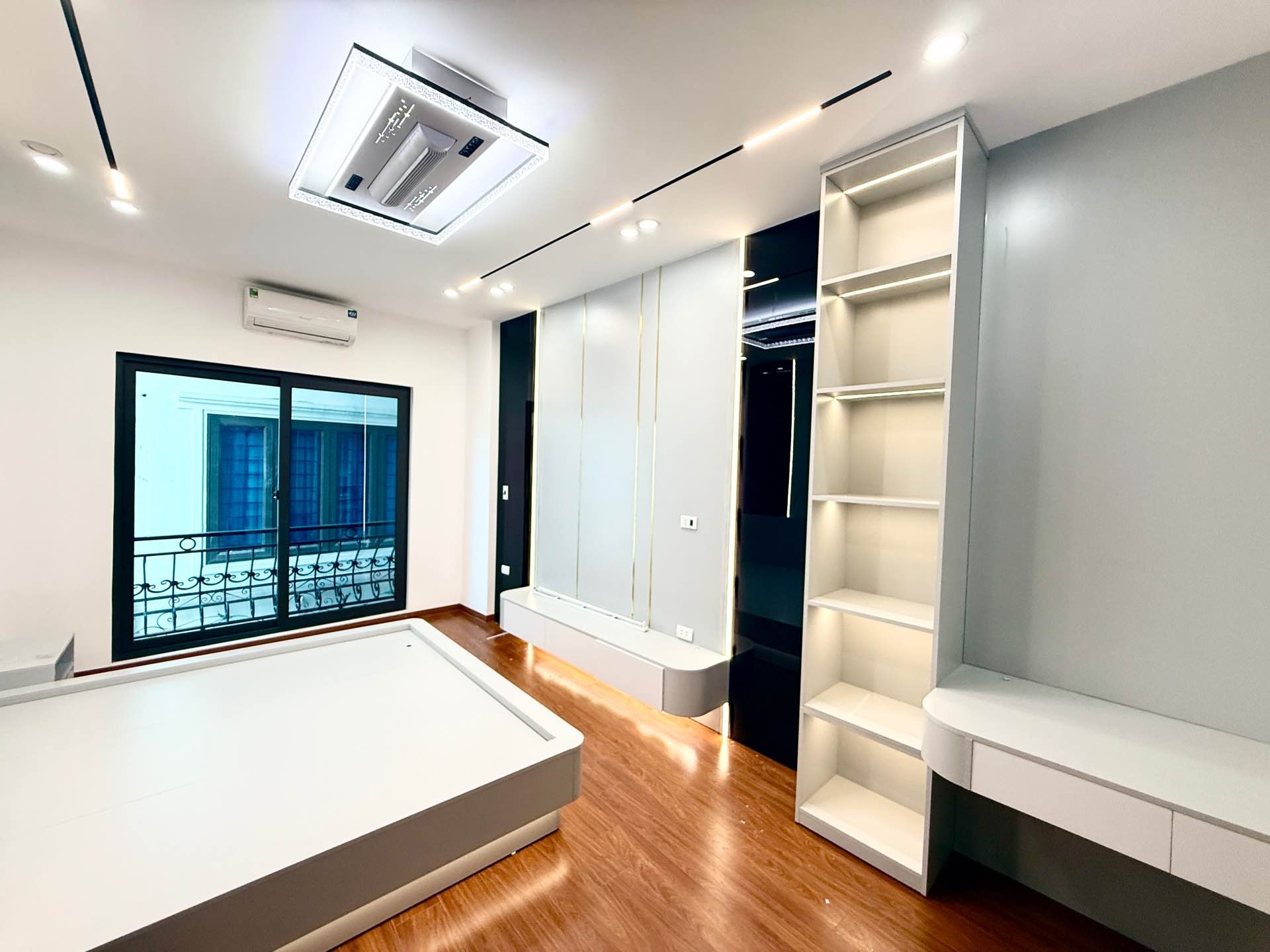Bán nhà ngõ 295 Bạch Mai, nhà mới 5 tầng, chỉ đầu 8 tỷ chút