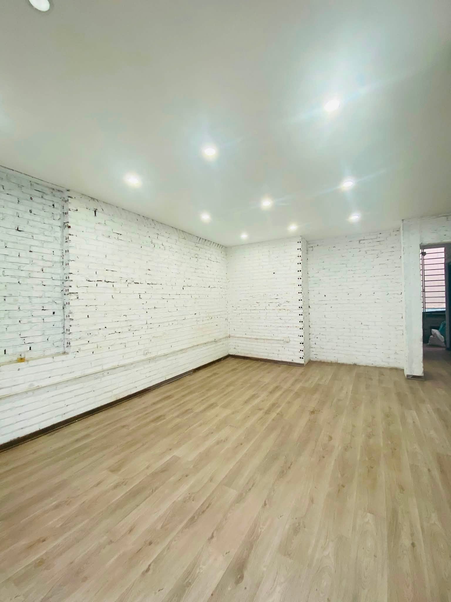 EM CẦN SANG NHƯỢNG MẶT BẰNG NGUYÊN CĂN BIỆT THỰ 3 TẦNG TẠI HÀ NỘI-3