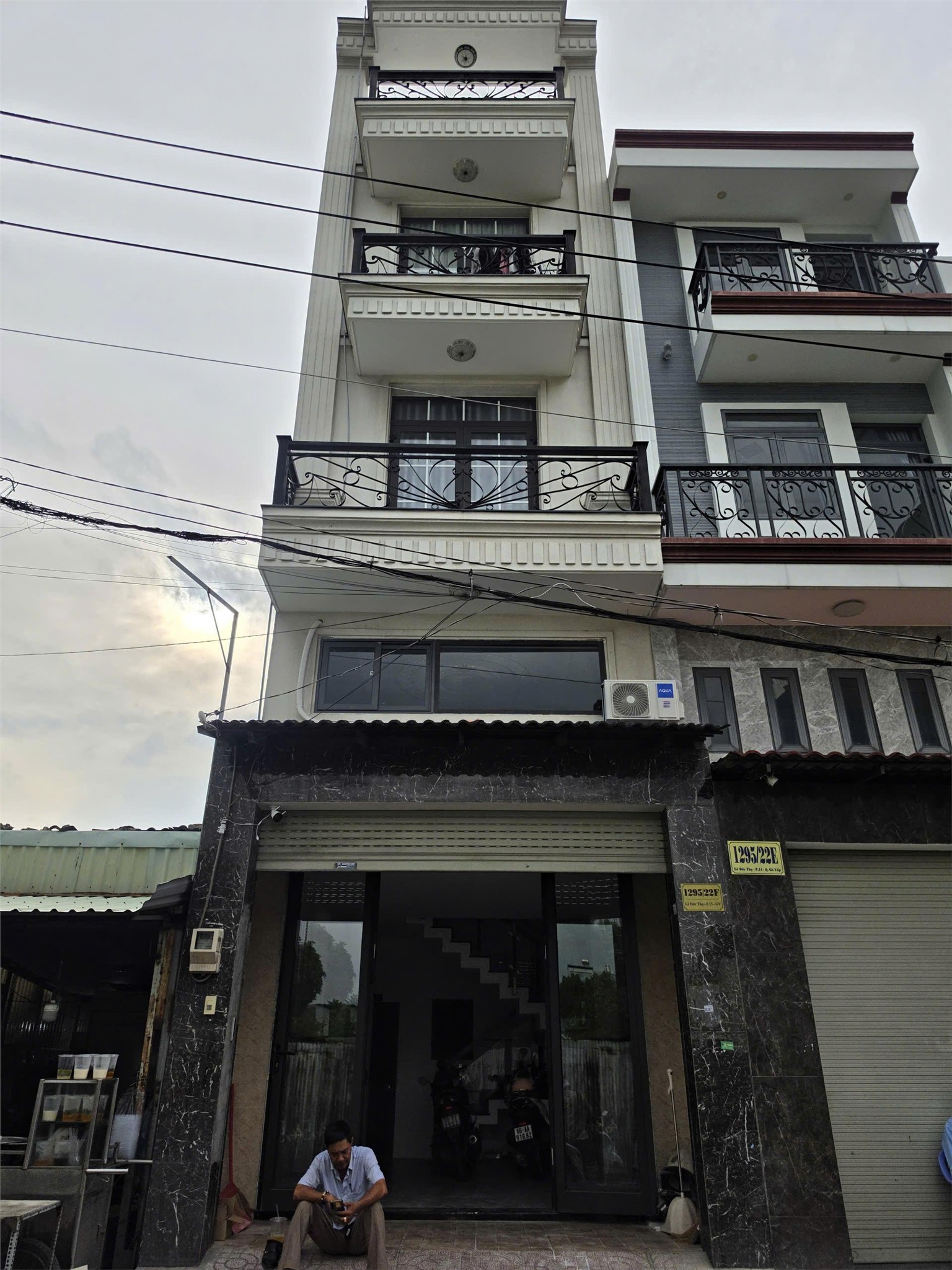 CẦN Bán tòa CHDV 4 tầng + sân thượng bao gồm 8PN 8WC full nội thất cao cấp - sẵn HĐ thuê 32.5tr/tháng - giá 7.45 tỷ TL