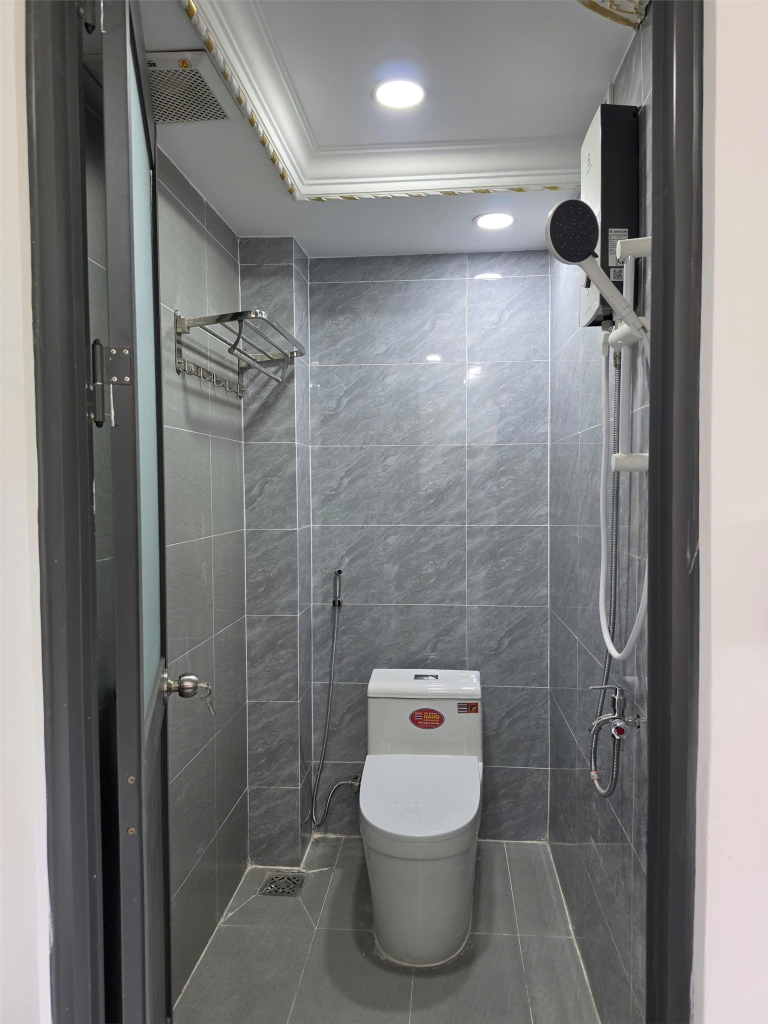 CẦN Bán tòa CHDV 4 tầng + sân thượng bao gồm 8PN 8WC full nội thất cao cấp - sẵn HĐ thuê 32.5tr/tháng - giá 7.45 tỷ TL