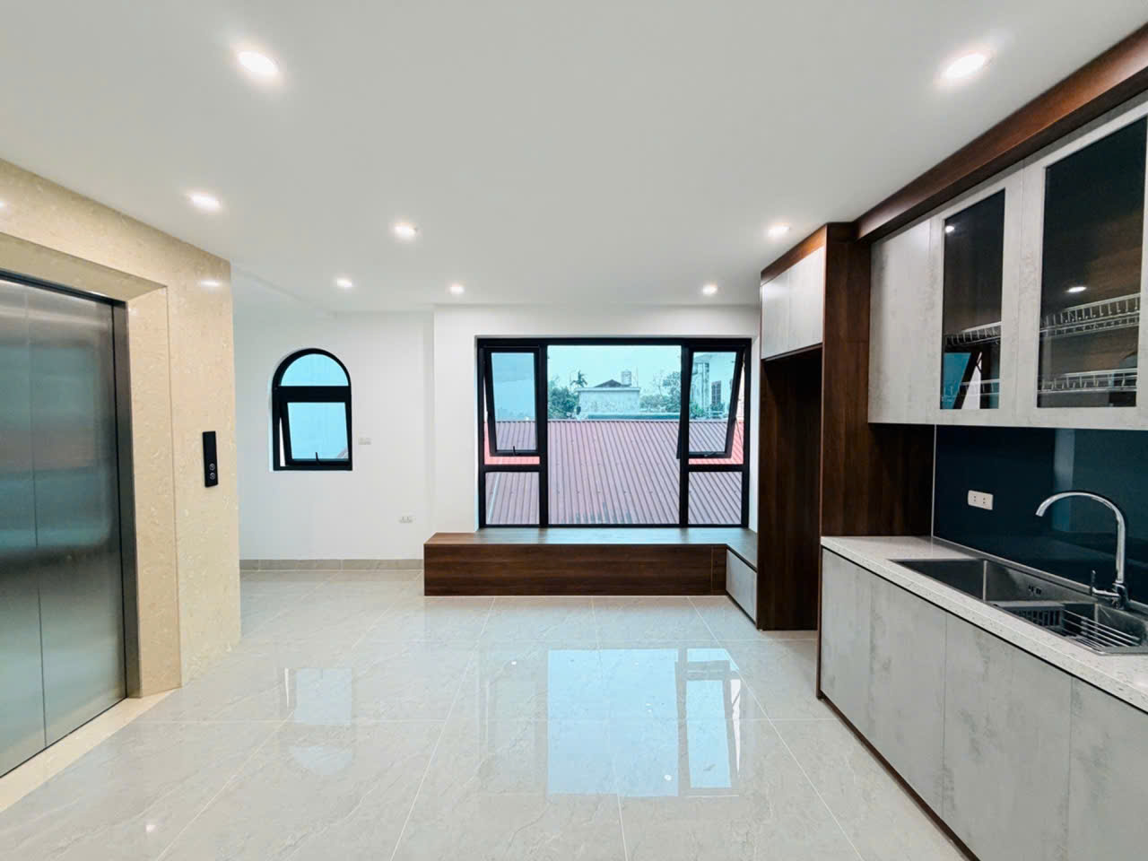 🏡✨ SIÊU PHẨM NHÀ ĐẸP THẠCH BÀN – CỔ LINH ✨🏡
💎  6 TẦNG • FULL NỘI THẤT • GIÁ NHỈNH 8 TỶ 💎