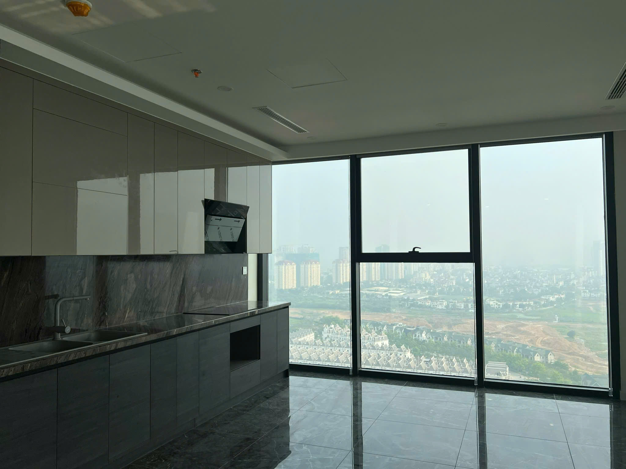 CHO THUÊ CH GÓC 3PN SUNSHINE GOLDEN RIVER  VIEW CÔNG VIÊN 66HA  30 TRIỆU/THÁNG-3