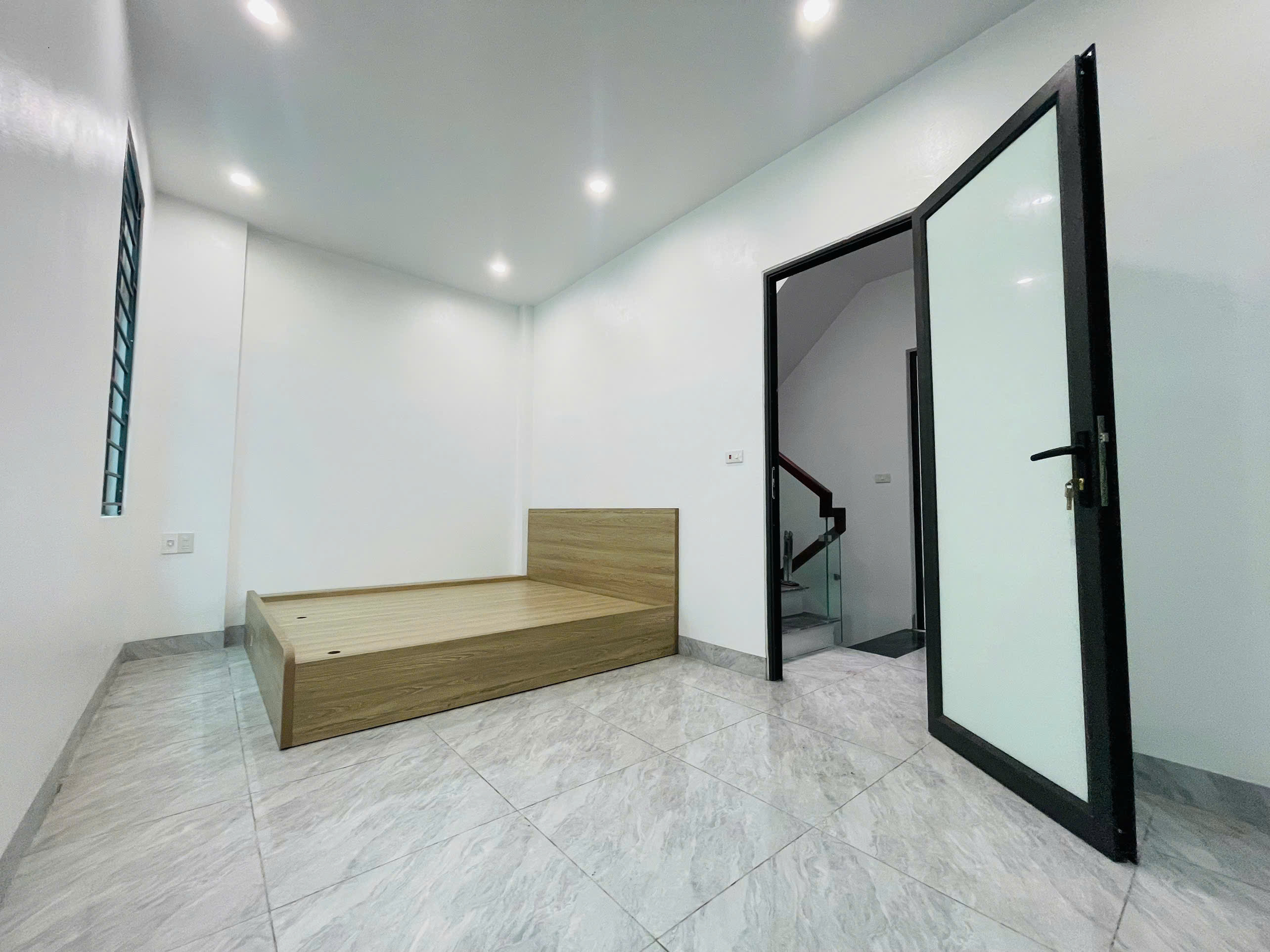 Nhà 3 tầng Phan Chu Trinh 42m2 ô tô đỗ cửa tặng full nội thất giá 2.15 tỷ
