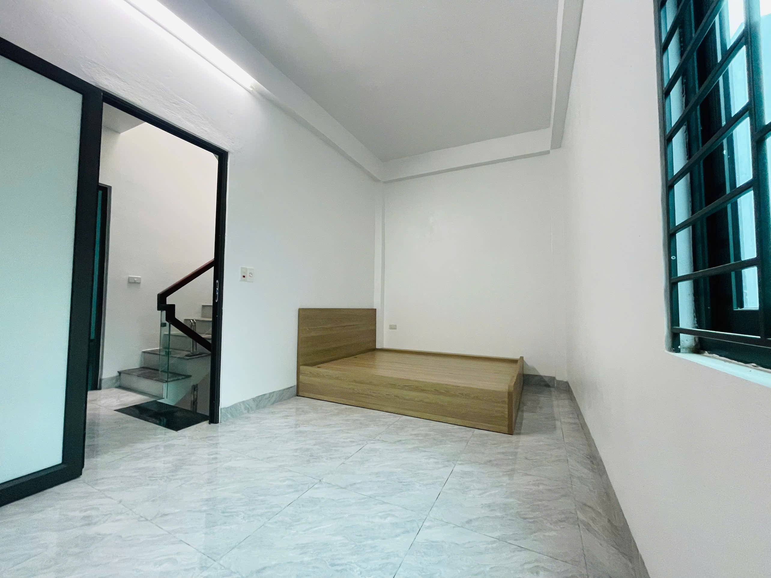 Nhà 3 tầng Phan Chu Trinh 42m2 ô tô đỗ cửa tặng full nội thất giá 2.15 tỷ