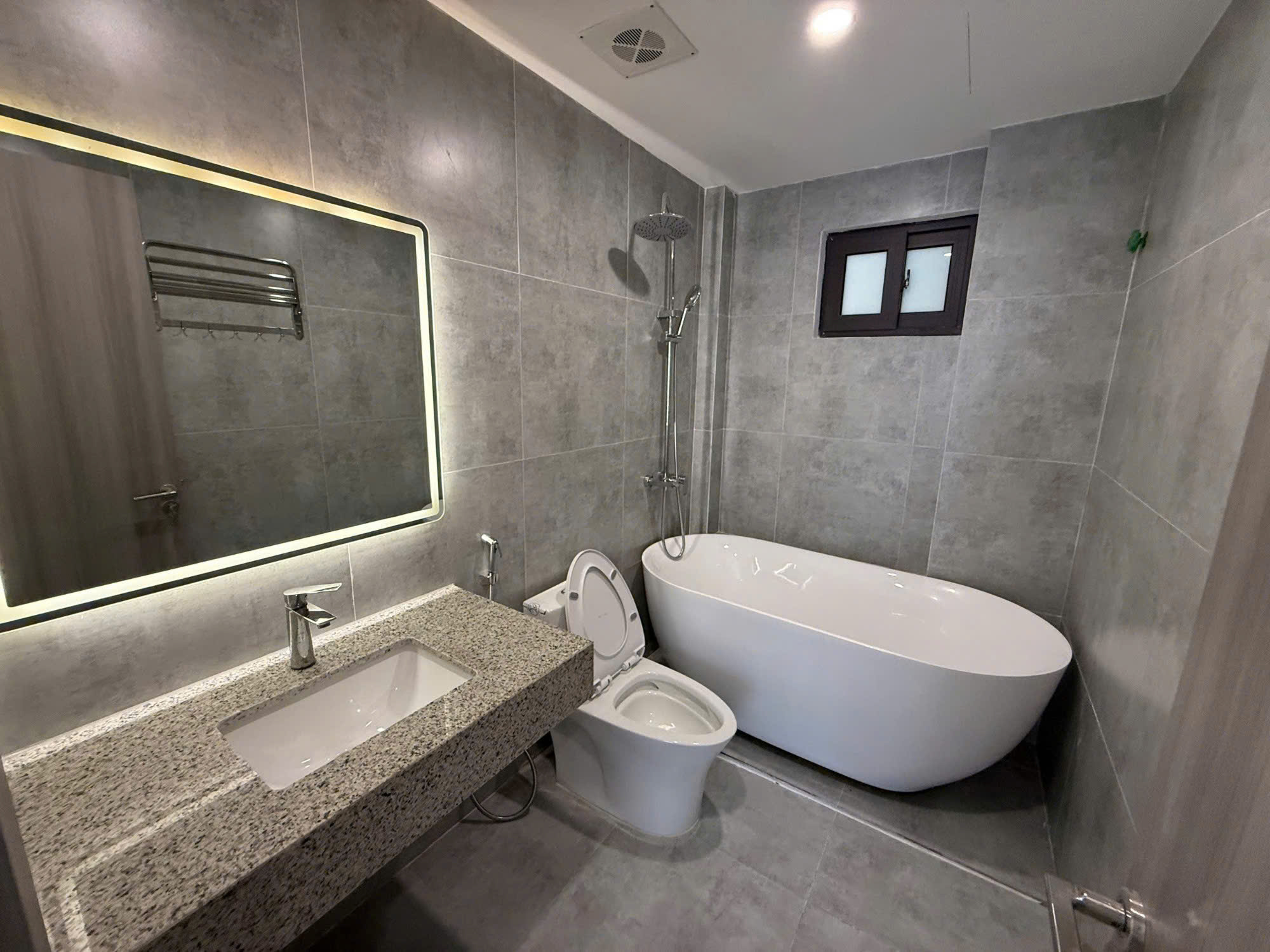 Sở hữu nhà dòng tiền Ngọc Lâm,DT 50M,MT khủng 9M,thang máy,gara ô tô,KD đỉnh.Nhỉnh 16 tỷ-4