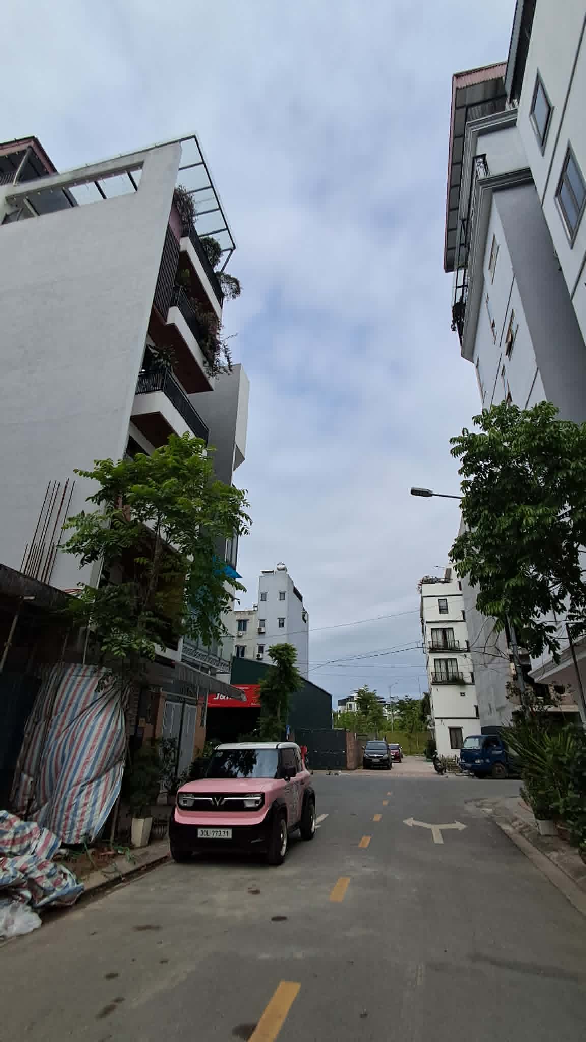 BÁN NHÀ THẠCH BÀN 75M2- 6 Tầng THANG MÁY- Vỉa hè- OTO TRÁNH- 17.x tỷ