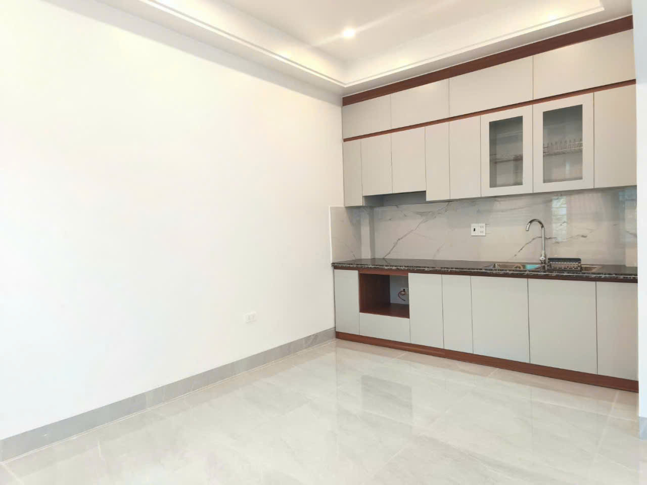 Căn góc 3 tầng phố Phú Bình ngõ rộng gần vòng xuyến Trần Hưng Đạo giá 2.15 tỷ