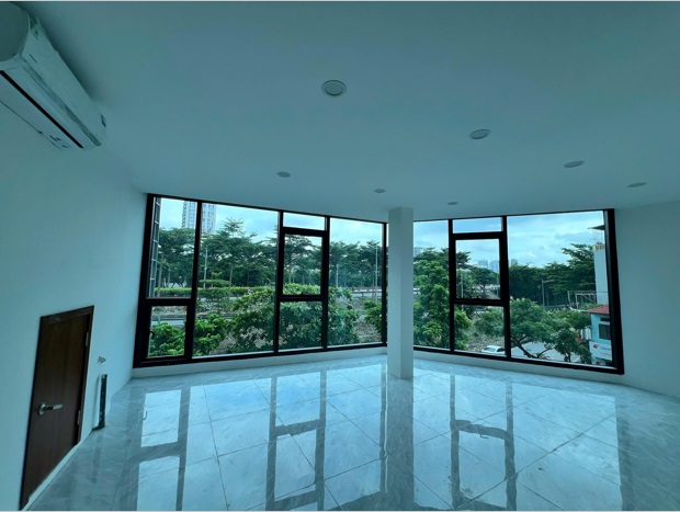 🔥Cho thuê tòa nhà nguyên căn lô góc 2MT 530 đường Bưởi (mới) giao với ngõ 6 Vĩnh Phúc, Hà Nội