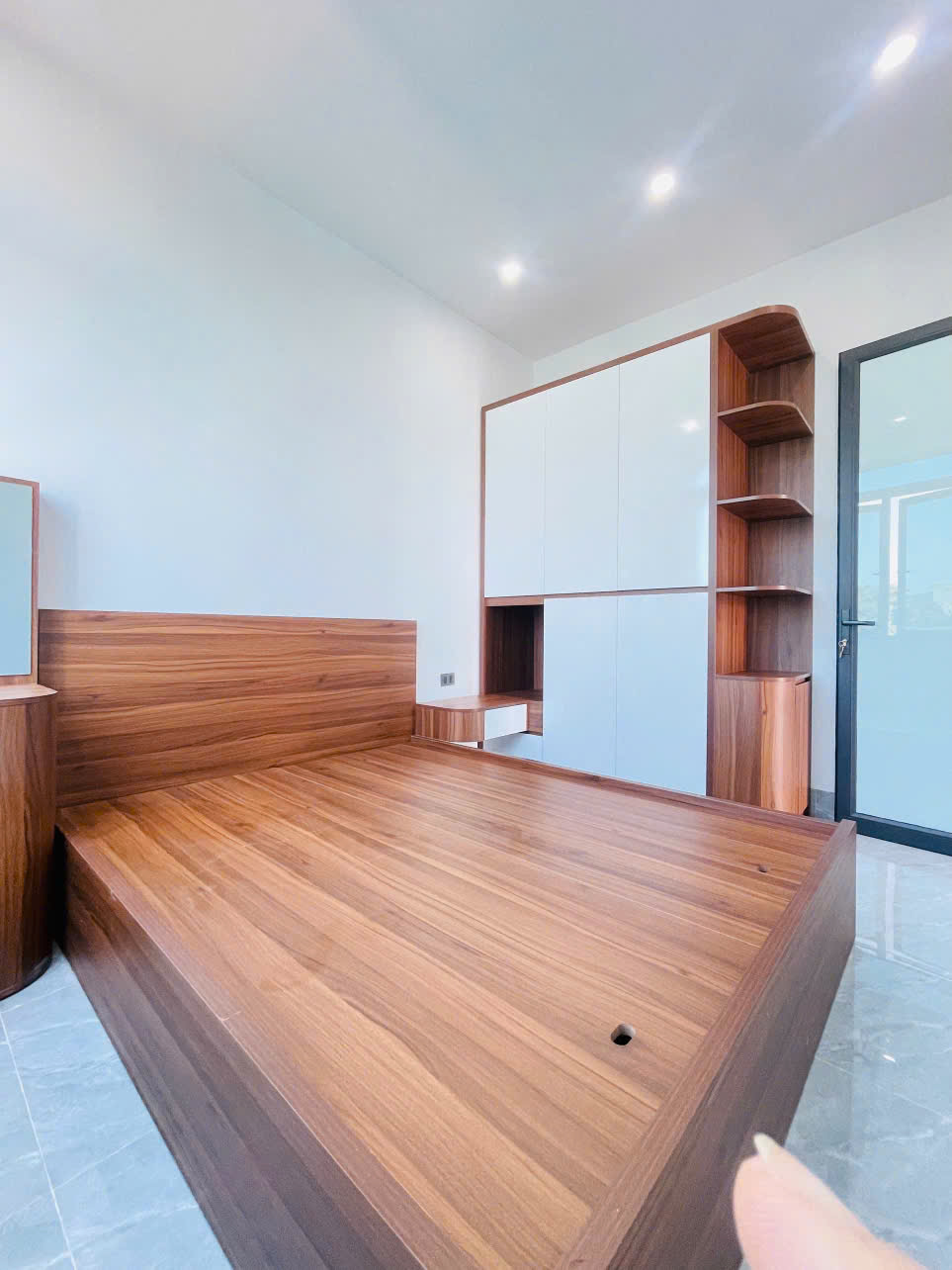 Nhà góc 3 tầng Việt Hòa – ô tô đỗ cửa – full nội thất – giá 2,x tỷ