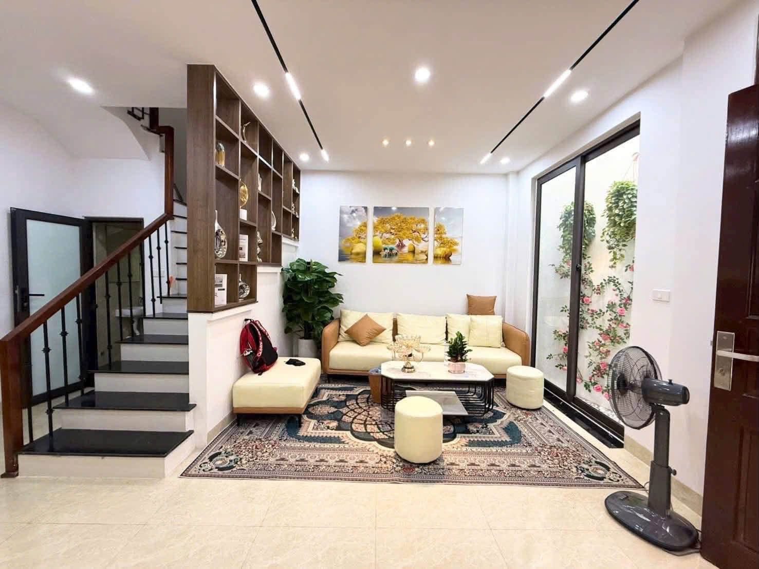 PHỐ HOT MỄ TRÌ HẠ - LÔ GÓC ĐẸP HIẾM CÓ - Ô TÔ ĐỖ CỬA - 3 BƯỚC CHÂN RA PHỐ LỚN, 40M² 4 TẦNG NHỈNH 10 TỶ