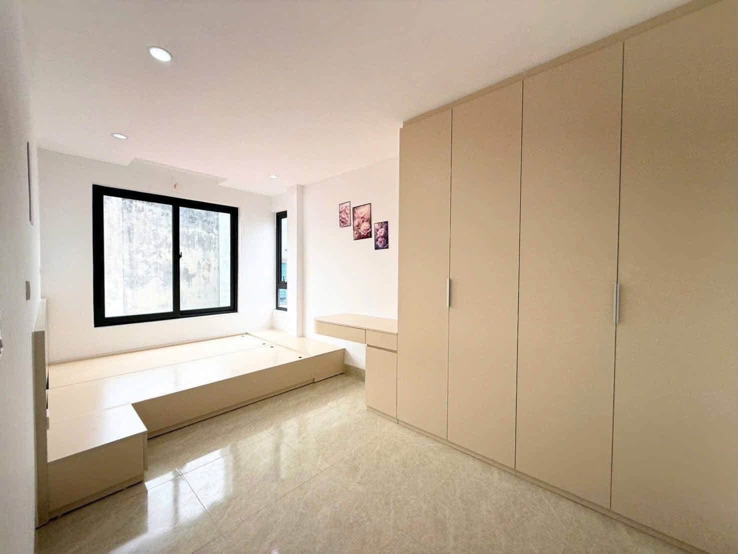 PHỐ HOT MỄ TRÌ HẠ - LÔ GÓC ĐẸP HIẾM CÓ - Ô TÔ ĐỖ CỬA - 3 BƯỚC CHÂN RA PHỐ LỚN, 40M² 4 TẦNG NHỈNH 10 TỶ