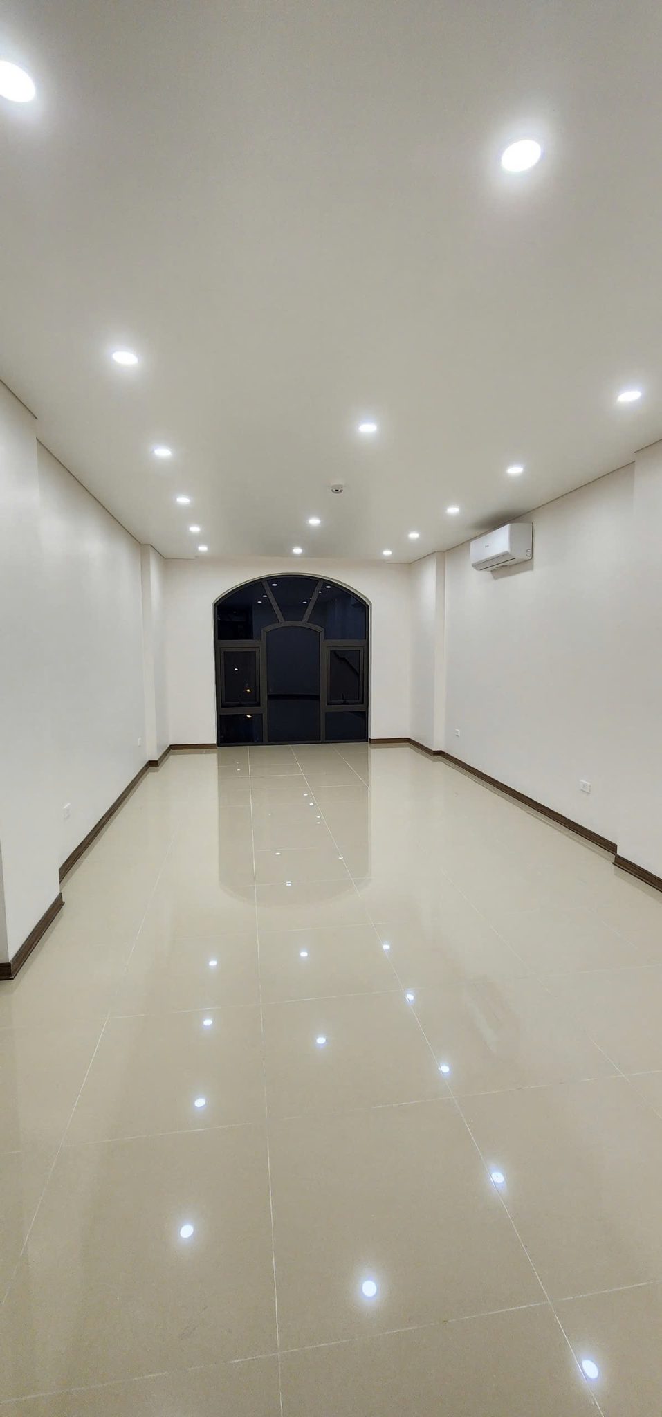 CHO THUÊ NHÀ 1 HẦM + 7 TẦNG, CÓ THANG MÁY – MẠC THÁI TỔ, CẦU GIẤY-3