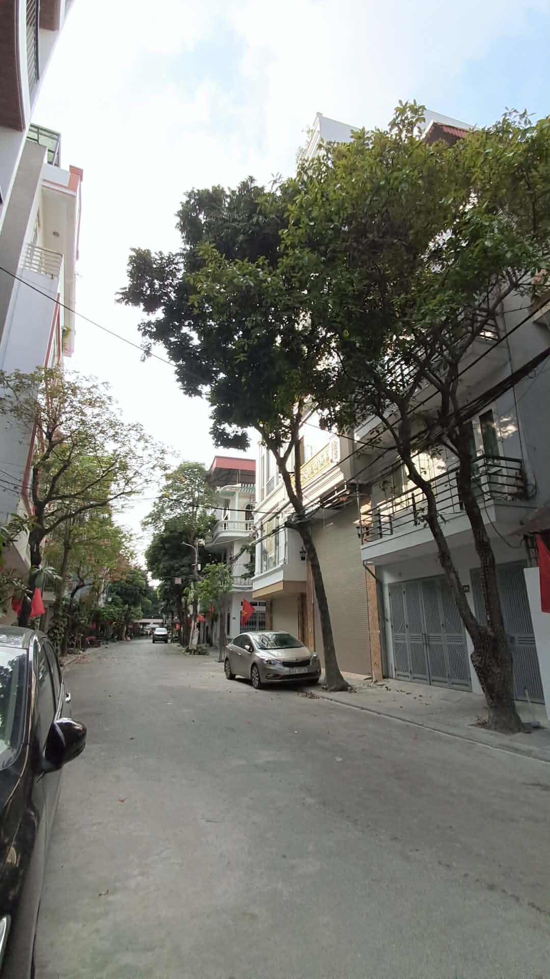 BÁN NHÀ PHÚC ĐỒNG 40M2- 6 Tầng THANG MÁY- Gara Ô TÔ- Ở Vip- 13.x Tỷ