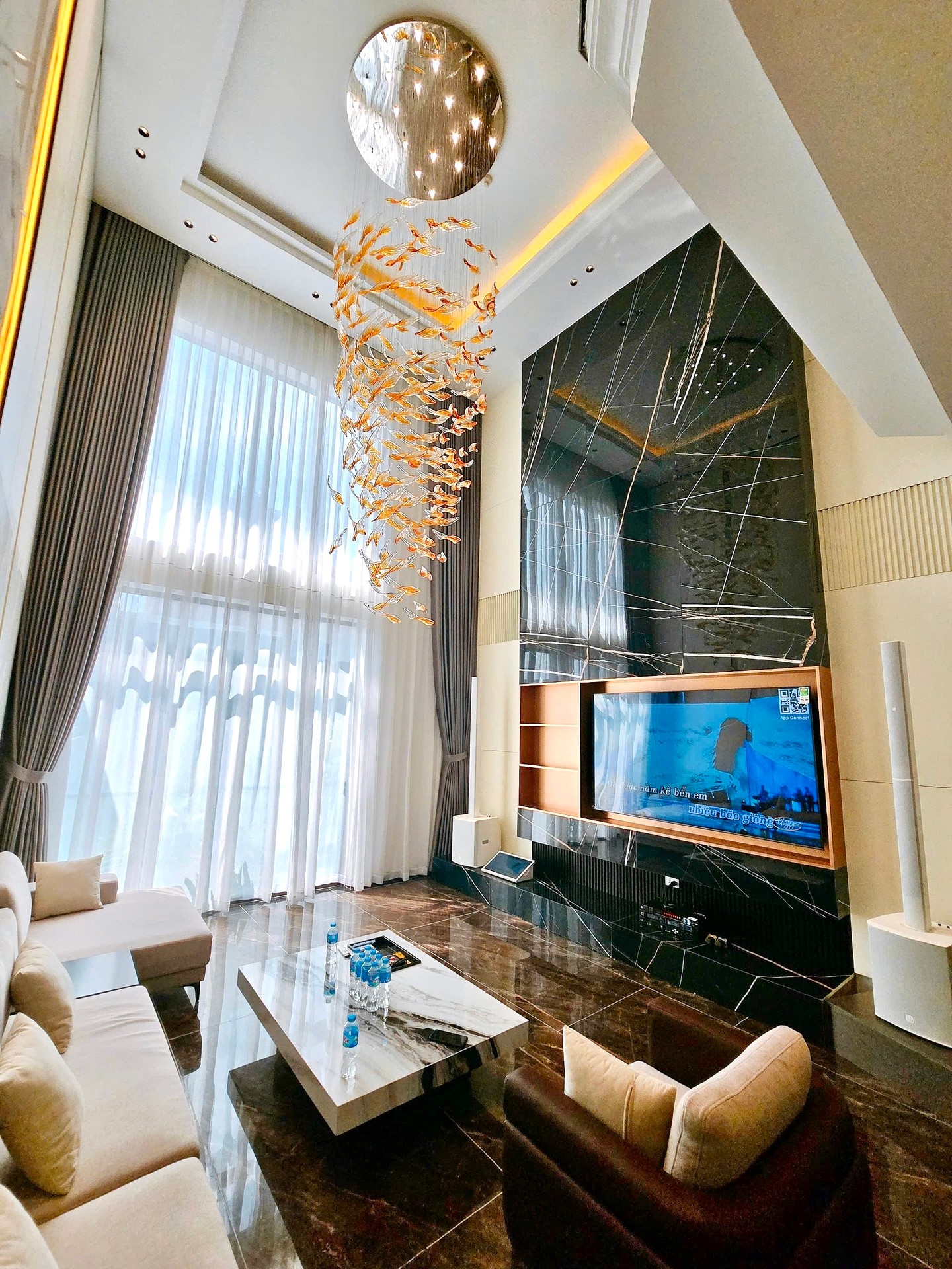 BÁN NHÀ PHÚC ĐỒNG 35M2- 6 Tầng THANG MÁY- GARA Ô TÔ- NHỈNH 10 Tỷ