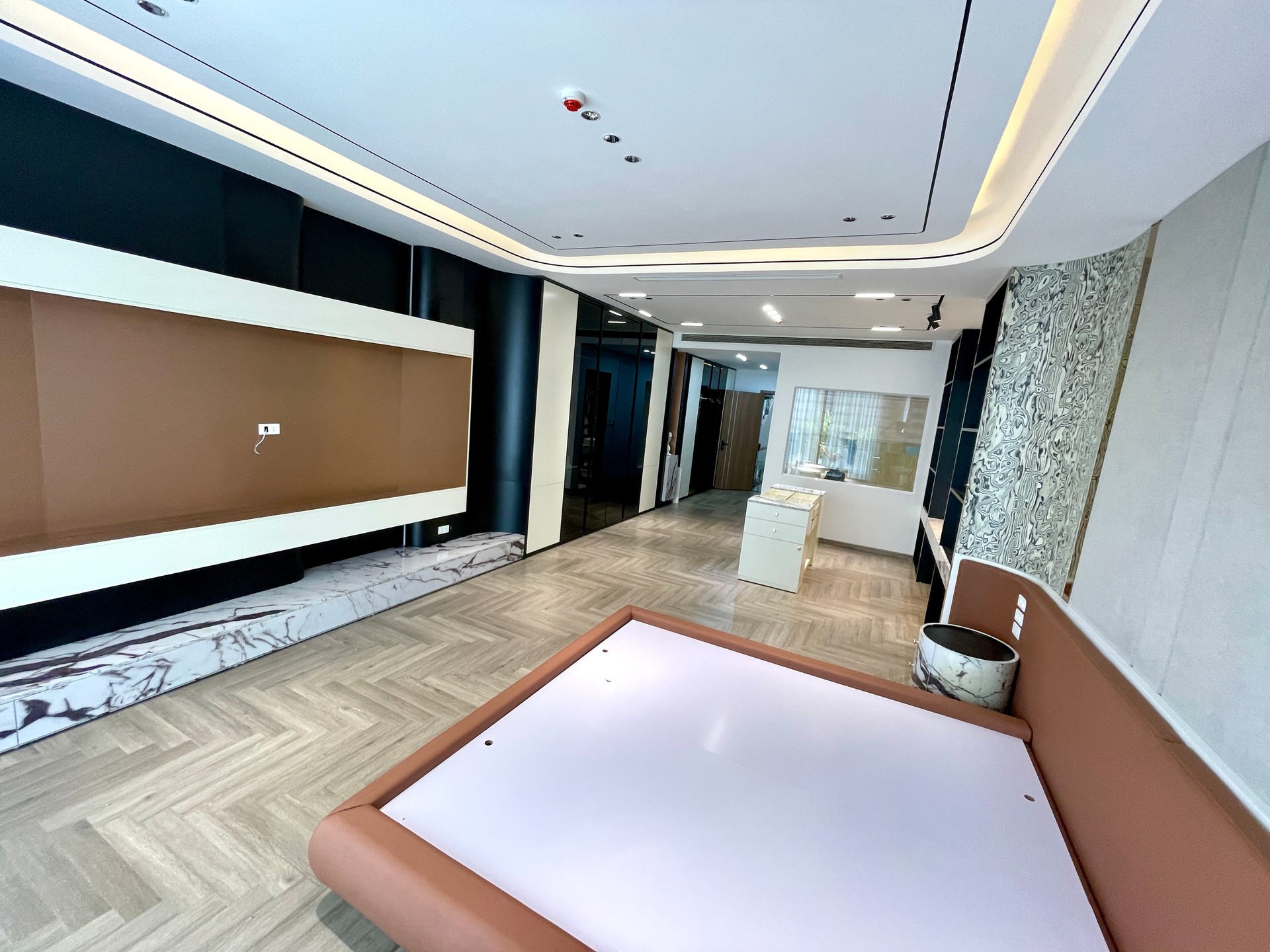 BÁN NHÀ PHÚC ĐỒNG 35M2- 6 Tầng THANG MÁY- GARA Ô TÔ- NHỈNH 10 Tỷ