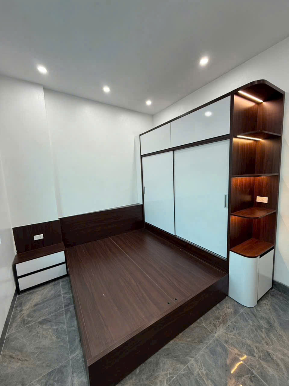 Nhà 3 tầng mới cứng Lê Viết Hưng Ngọc Châu ngõ thông giá 2.1xx tỷ