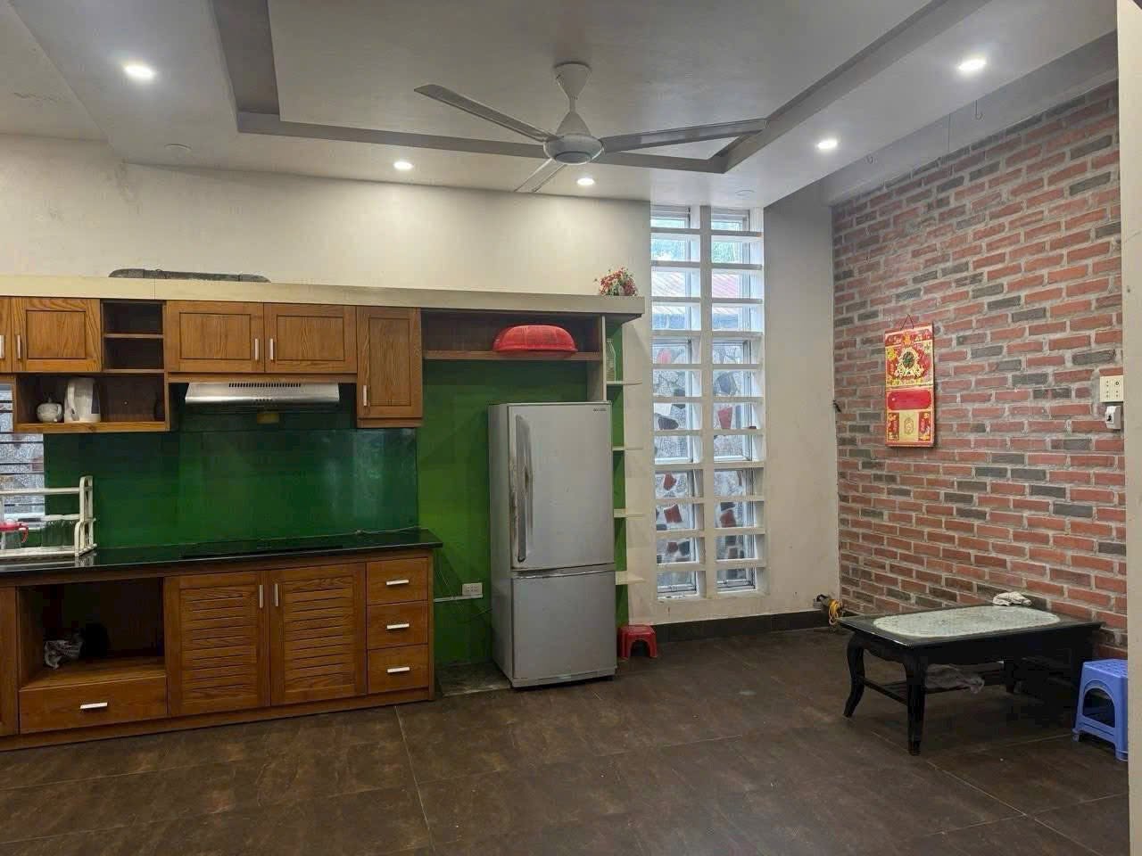 Cho thuê căn biệt thự mini 2 tầng mặt phố khu Hải Tân, TP Hải Dương, 128m2, 4 ngủ, sân cổng, giá tố-3